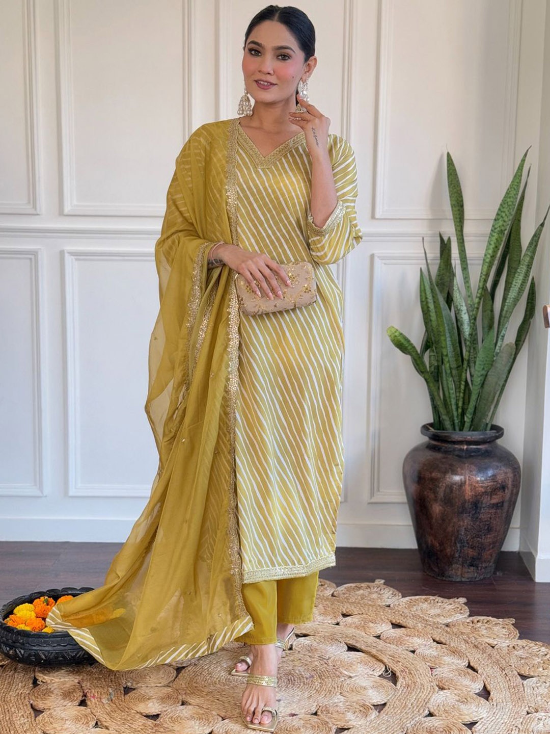 

DIVASTRI Women Leheriya Dyed Regular Thread Work Kurta with Trousers & With Dupatta, Yellow