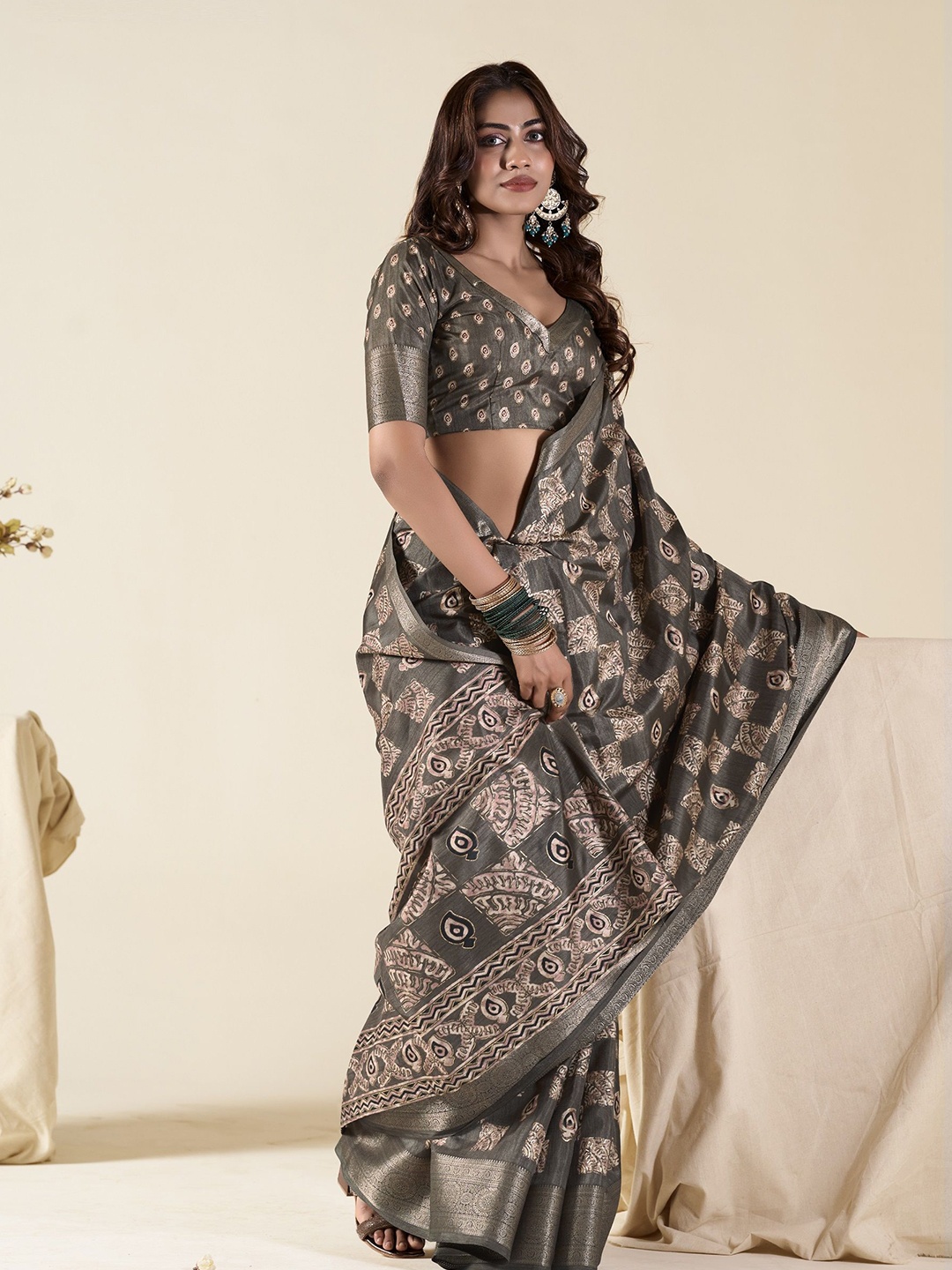 

MAHALASA Ethnic Motifs Zari Saree, Grey
