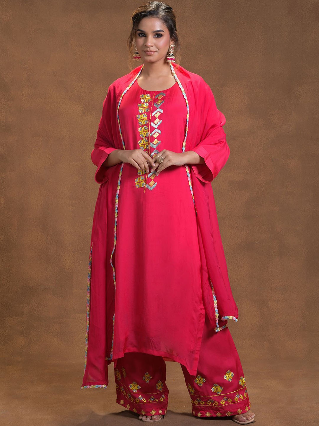 

Phulkari Forever Women Geometric Embroidered Phulkari Handloom Kurta, Magenta