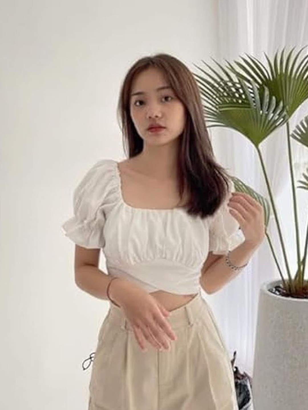 

NiloBerry Off-Shoulder Puff Sleeve Crop Top, White