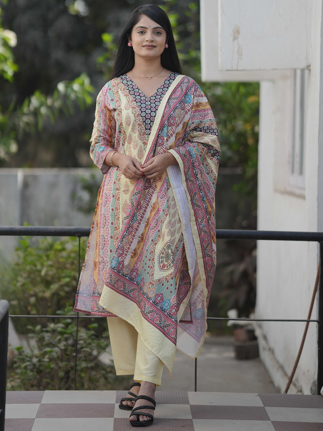 

Choice 4 Women Women Floral Printed Regular Thread Work Kurta with Trousers & With Dupatta, Yellow