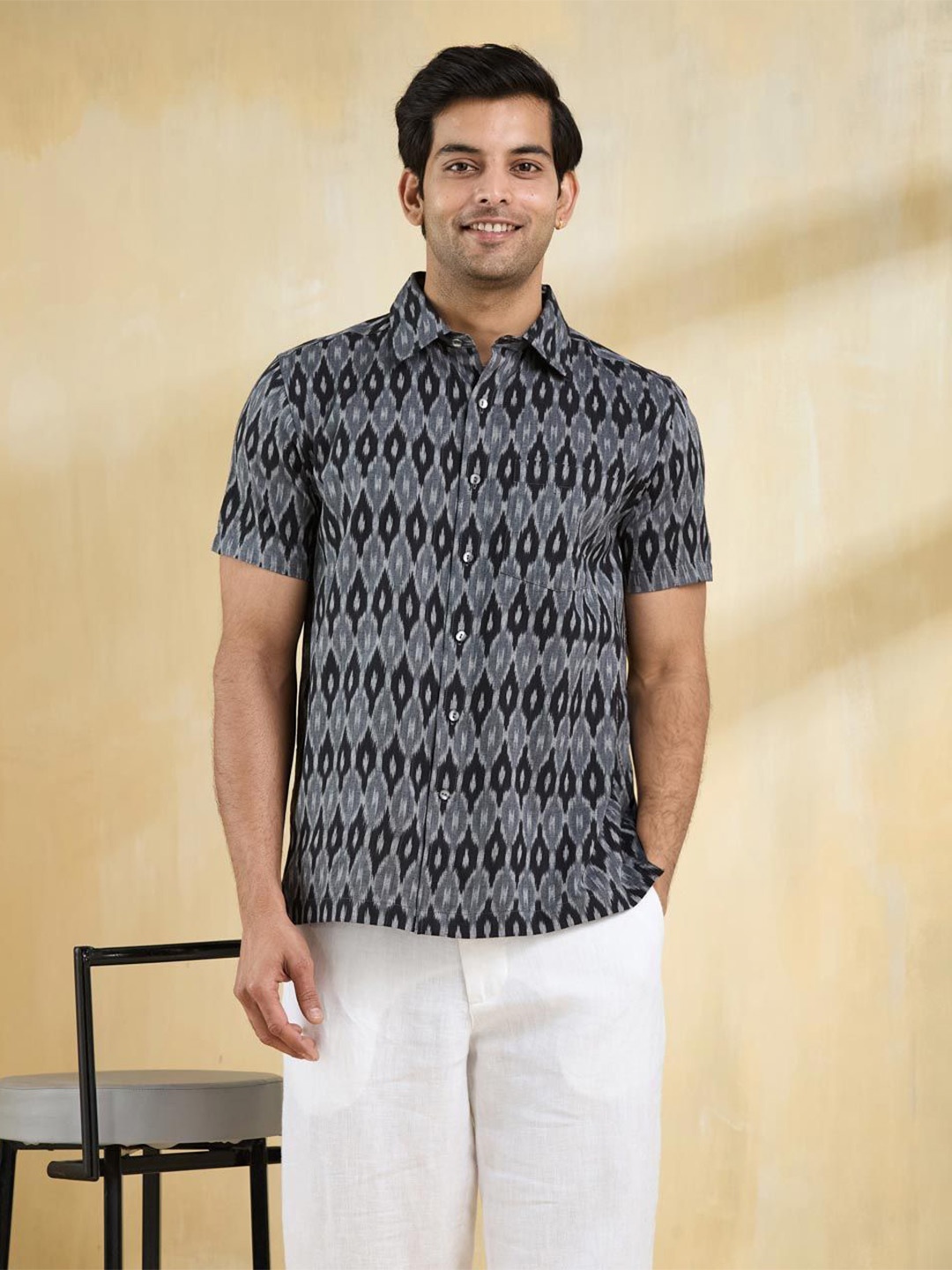 

Fabindia Men Opaque Casual Shirt, Black