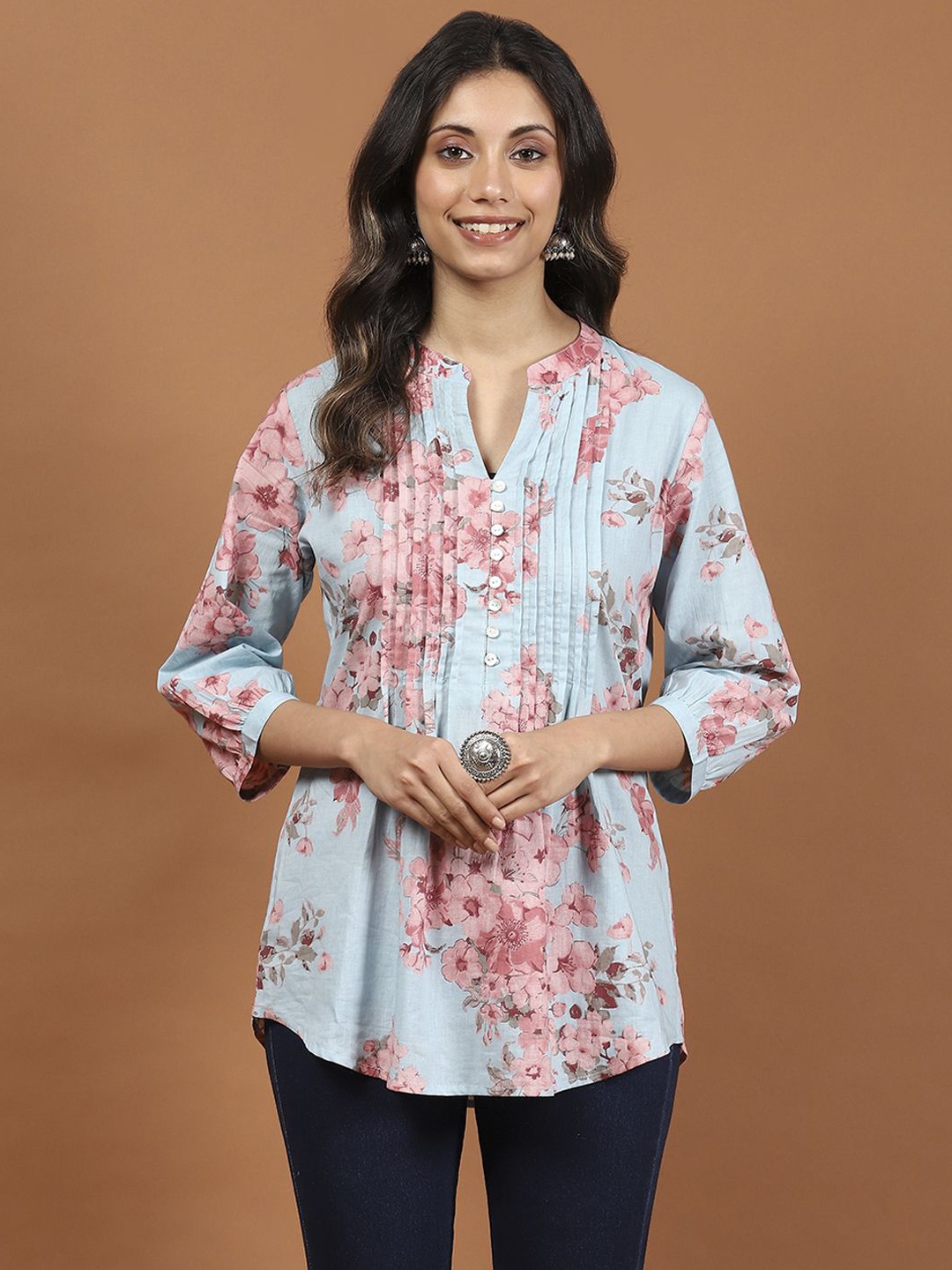 

Meena Bazaar Women Floral Printed Thread Work Kurta, Blue