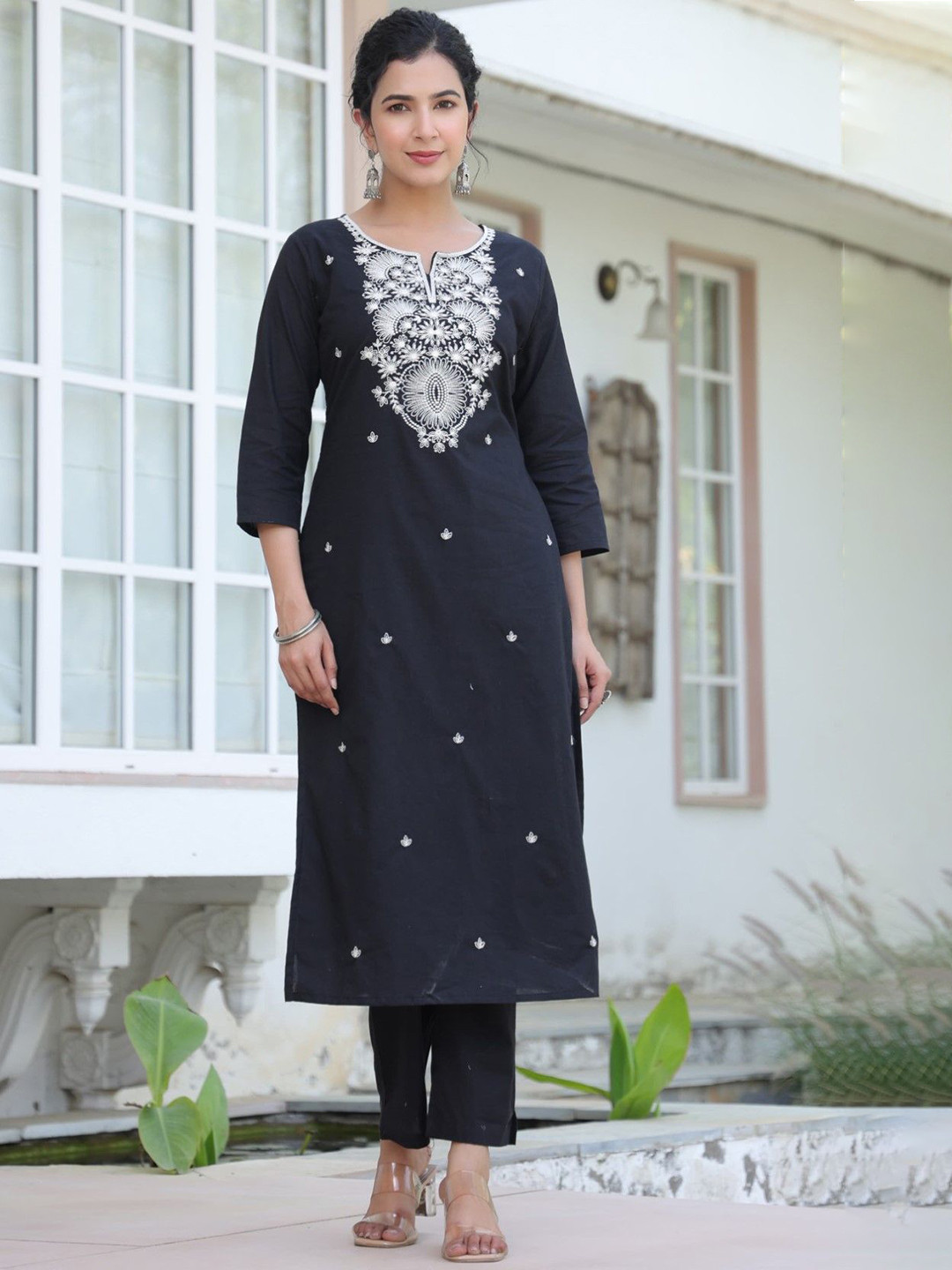 

AUTUMN LANE Women Ethnic Motifs Embroidered Regular Thread Work Pure Cotton Kurta with Trousers, Black