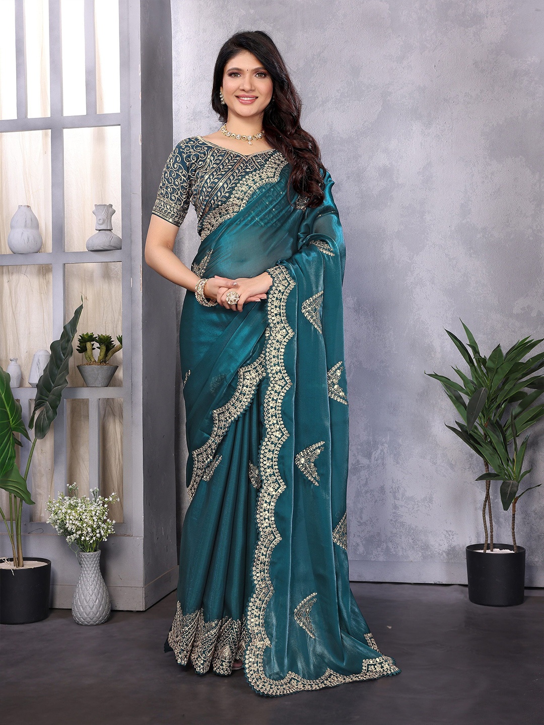 

Vilochan Embellished Embroidered Poly Chiffon Saree, Sea green