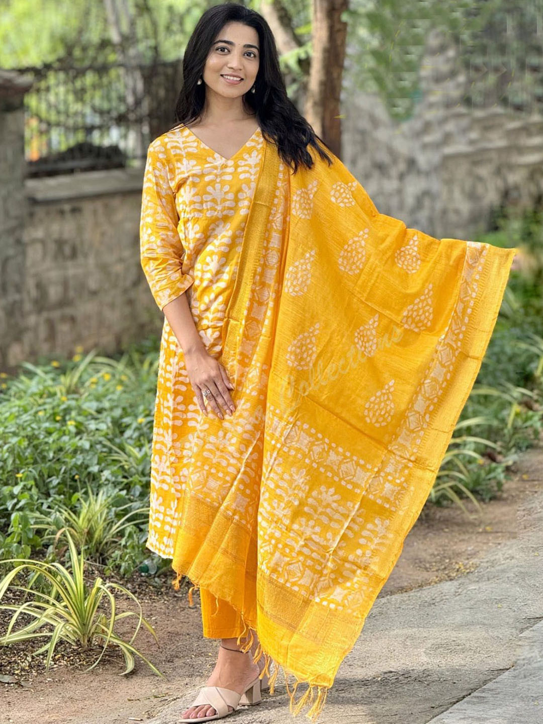 

DIVASTRI Women Ethnic Motifs Printed Regular Kurta with Trousers & With Dupatta, Yellow