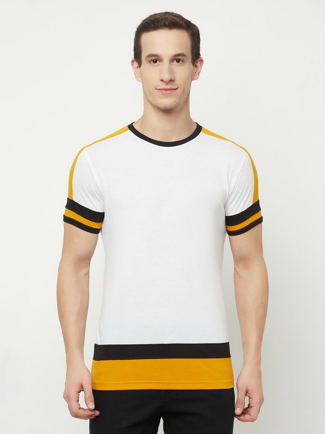 

TAZO Men Colourblocked Applique T-shirt, Multi