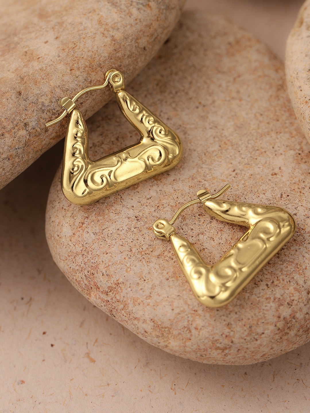 

DressBerry Contemporary Mini Hoop Earrings, Gold