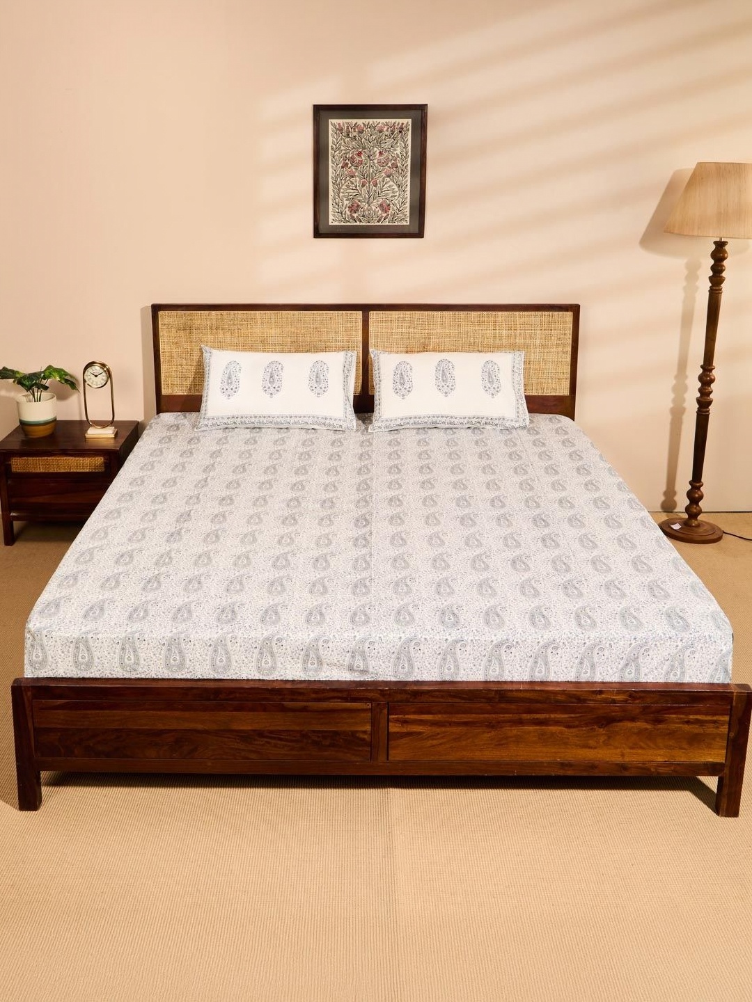 

Fabindia Blue & White Ethnic Motifs 180 TC King Bedsheet with 2 Pillow Covers