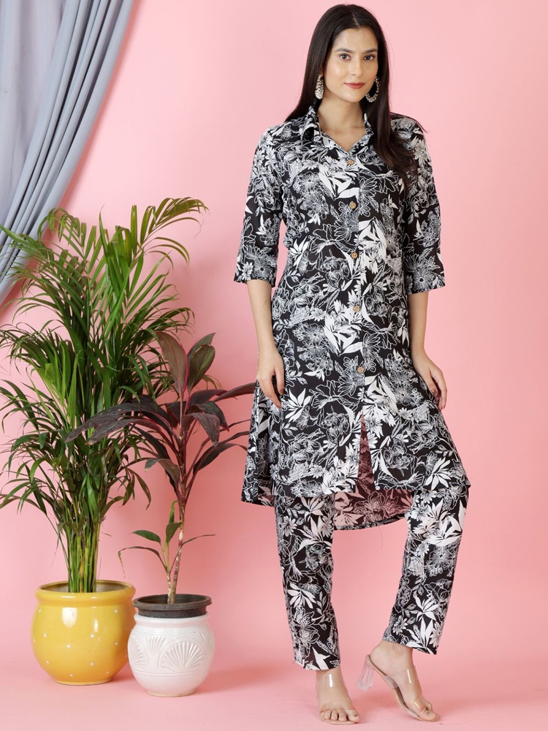 

Moda Rapido Women Floral Printed Regular Kurti with Palazzos, Black