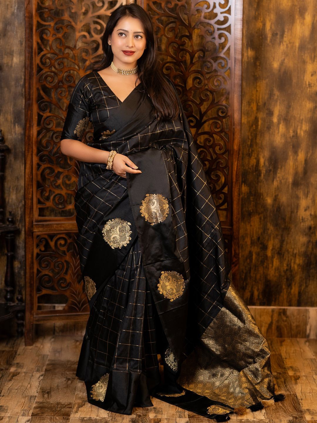 

LeeliPeeri Designer Woven Design Silk Blend Banarasi Saree, Black