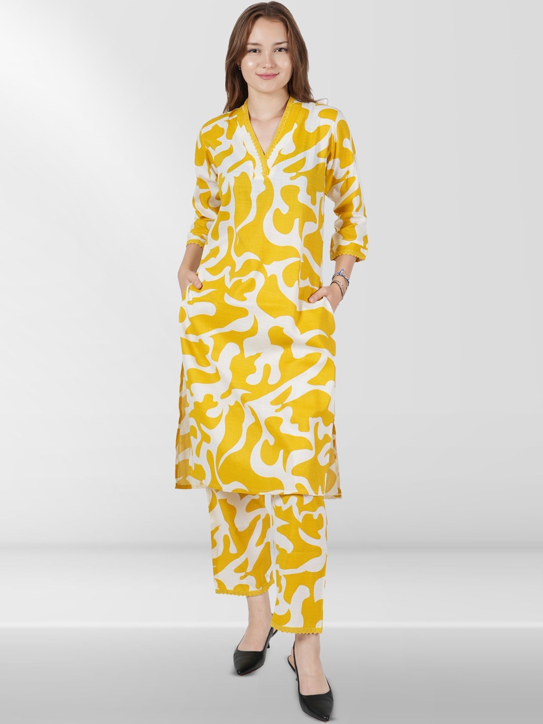

Belfry Printed Regular Pure Cotton Kurta With Trousers, Yellow
