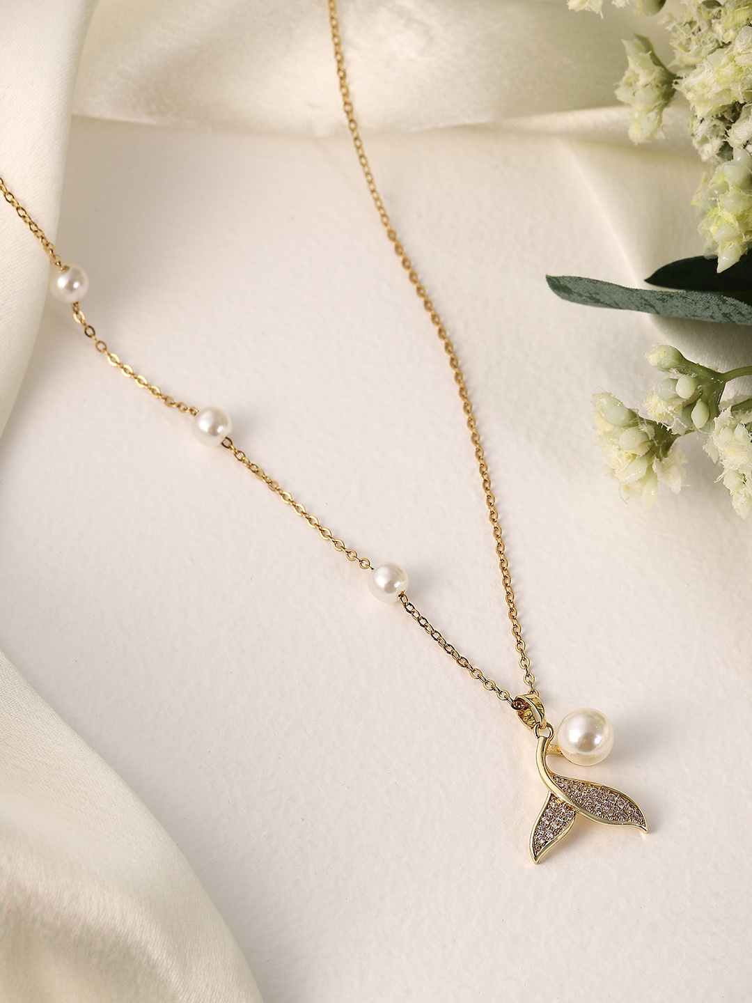

DressBerry Contemporary Pendant with Chain, Gold