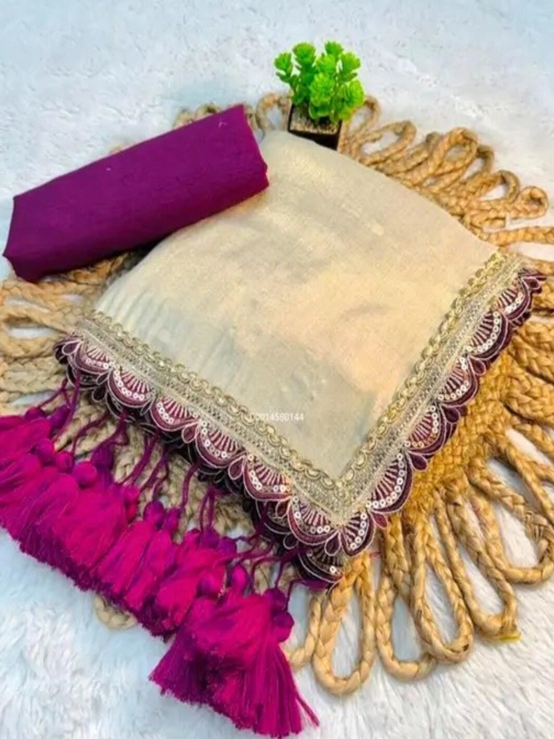 

VRAGI Embroidered Jute Silk Saree, Cream