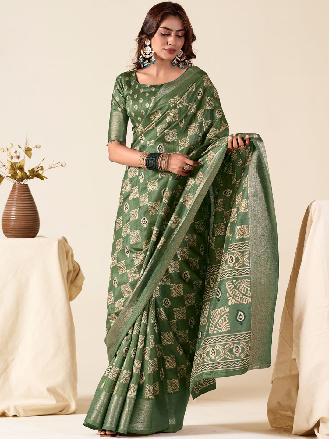 

LeeliPeeri Designer Woven Design Zari Silk Blend Saree, Green