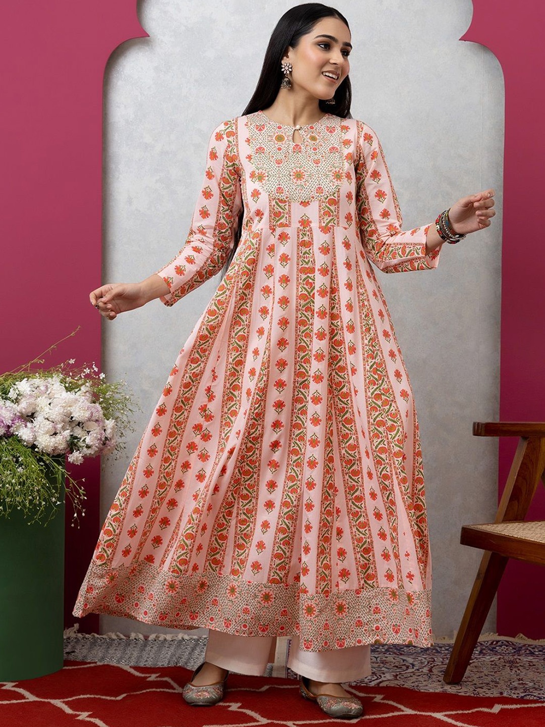 

SAKA DESIGNS Women Floral Printed Mirror Work Kurta, Peach