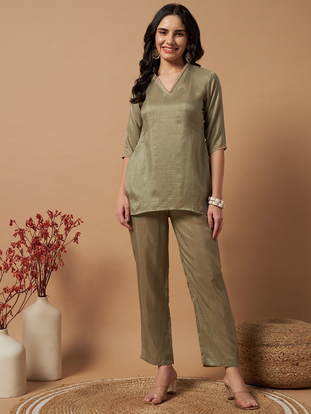 

Sangria Ethnic Kurti With Trouser, Olive