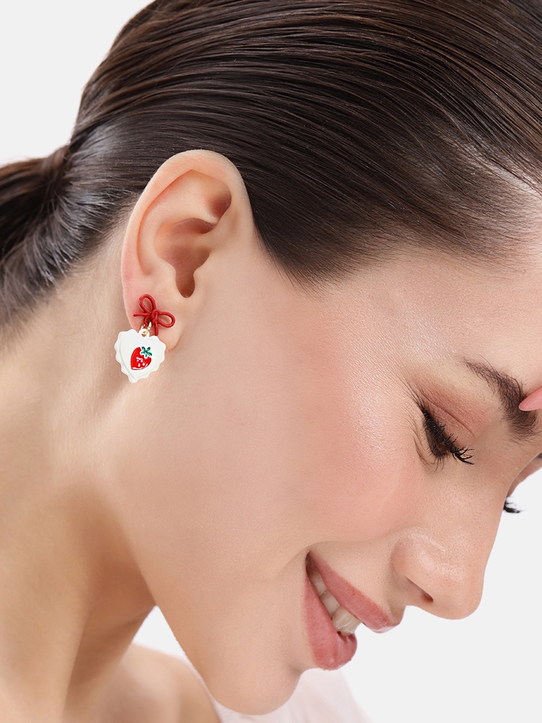 

DressBerry Heart Shaped Drop Earrings, White