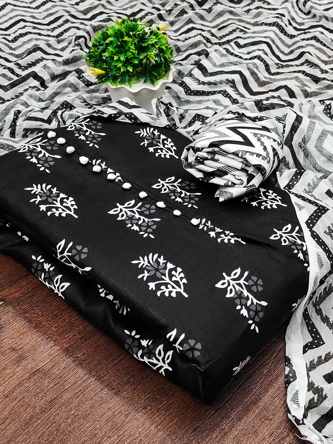 

SHADOW & SAINING Printed Unstitched Dress Material, Black