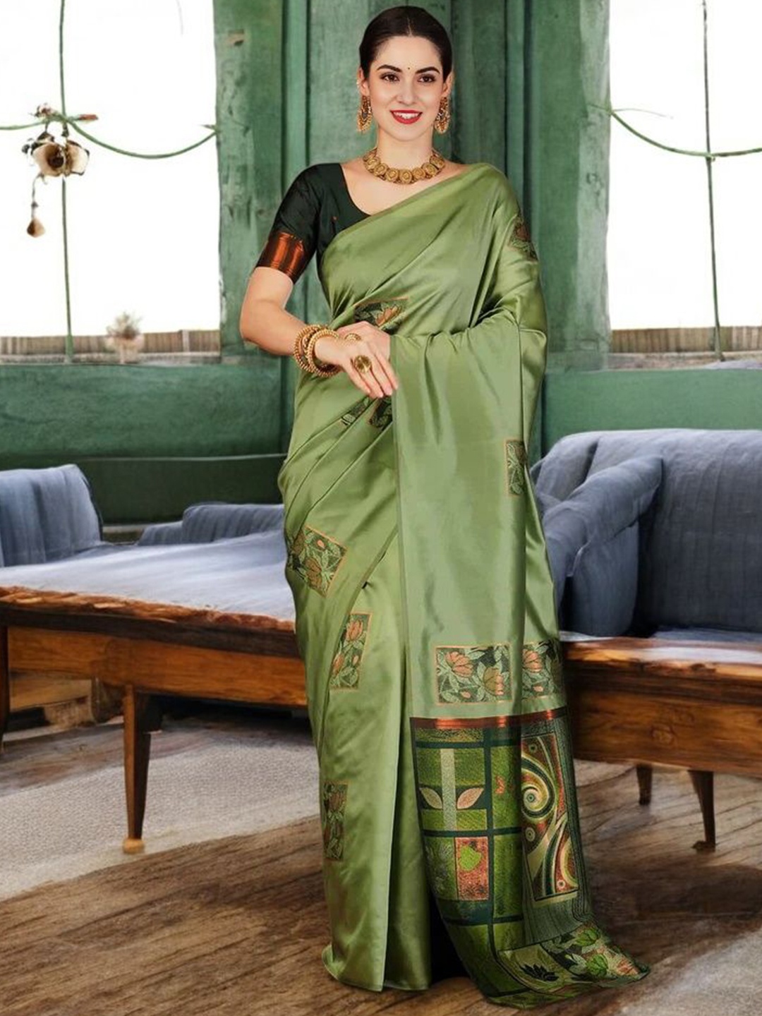 

DIVASTRI Woven Design Silk Blend Banarasi Saree, Green