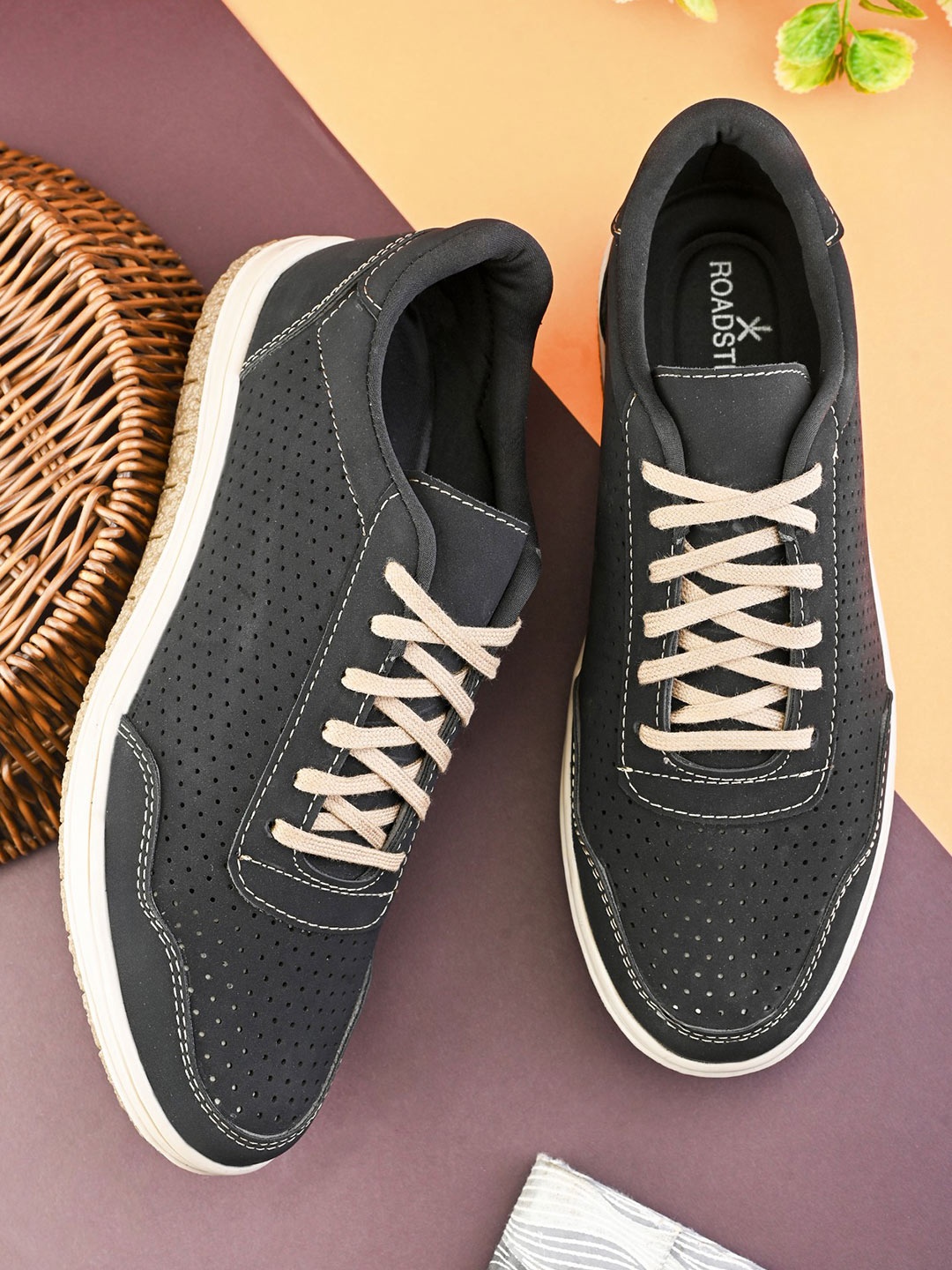 

The Roadster Lifestyle Co. Men Casual Sneakers, Black