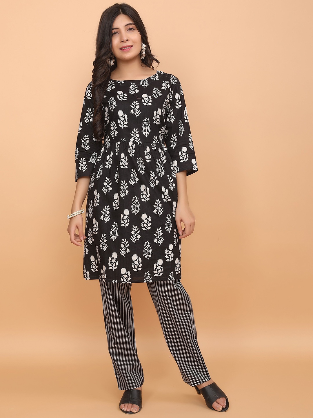 

BABRU Women Floral Printed Regular Pure Cotton Kurti with Trousers, Black
