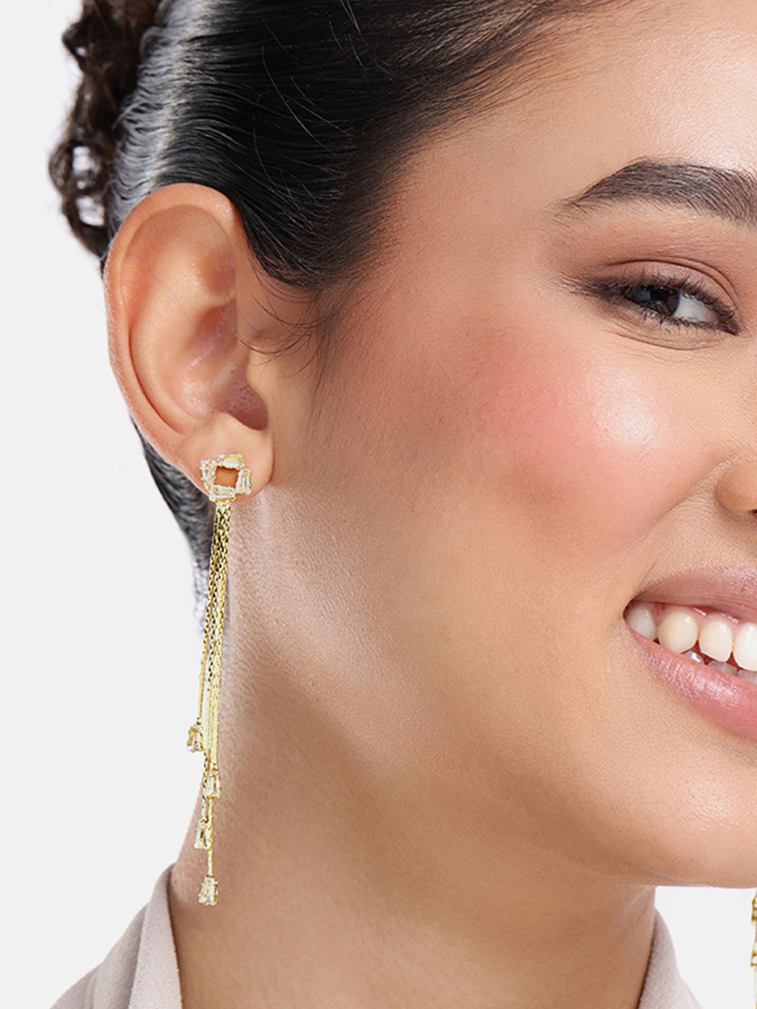 

DressBerry Contemporary Drop Earrings, Gold