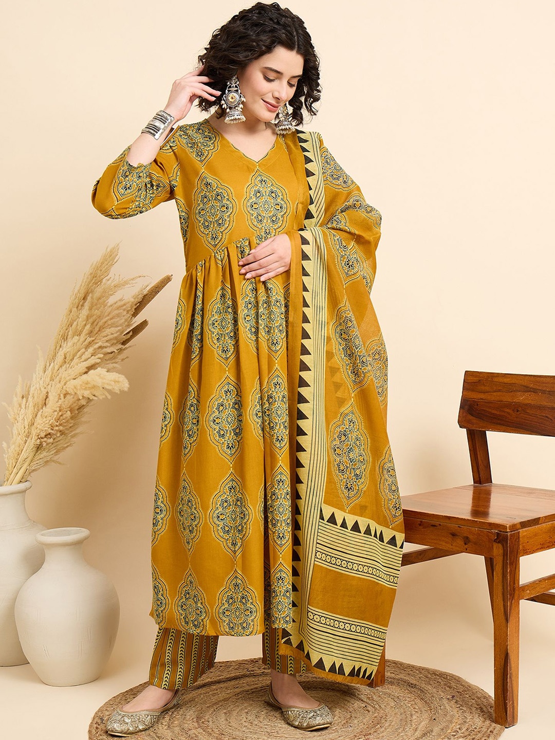 

DIVASTRI Women Floral Printed Regular Kurta with Trousers & With Dupatta, Yellow