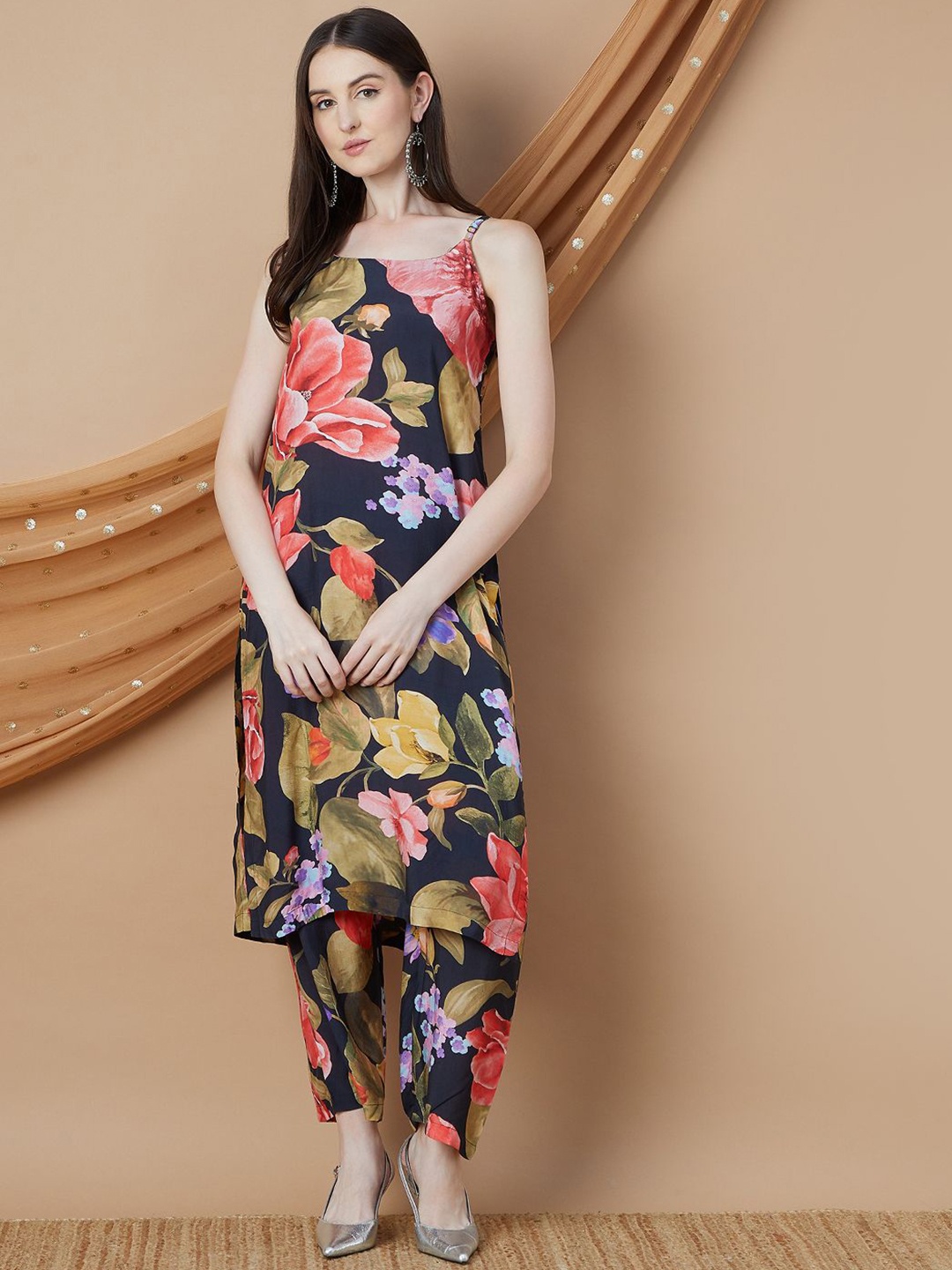 

Melange by Lifestyle Women Floral Printed Regular Kurta with Trousers, Black
