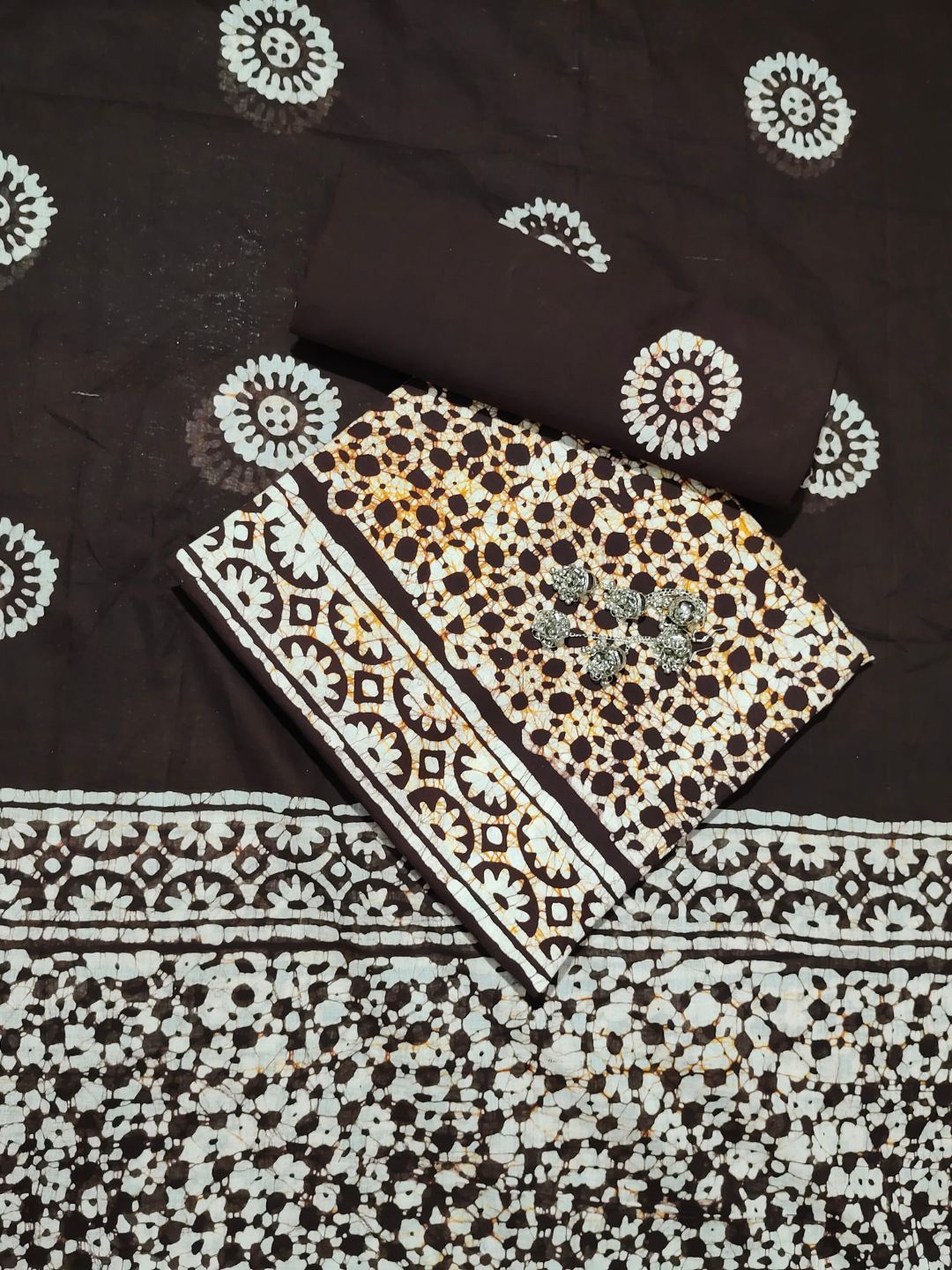 

Farooq Dyeing Printed Pure Cotton Unstitched Dress Material, Brown