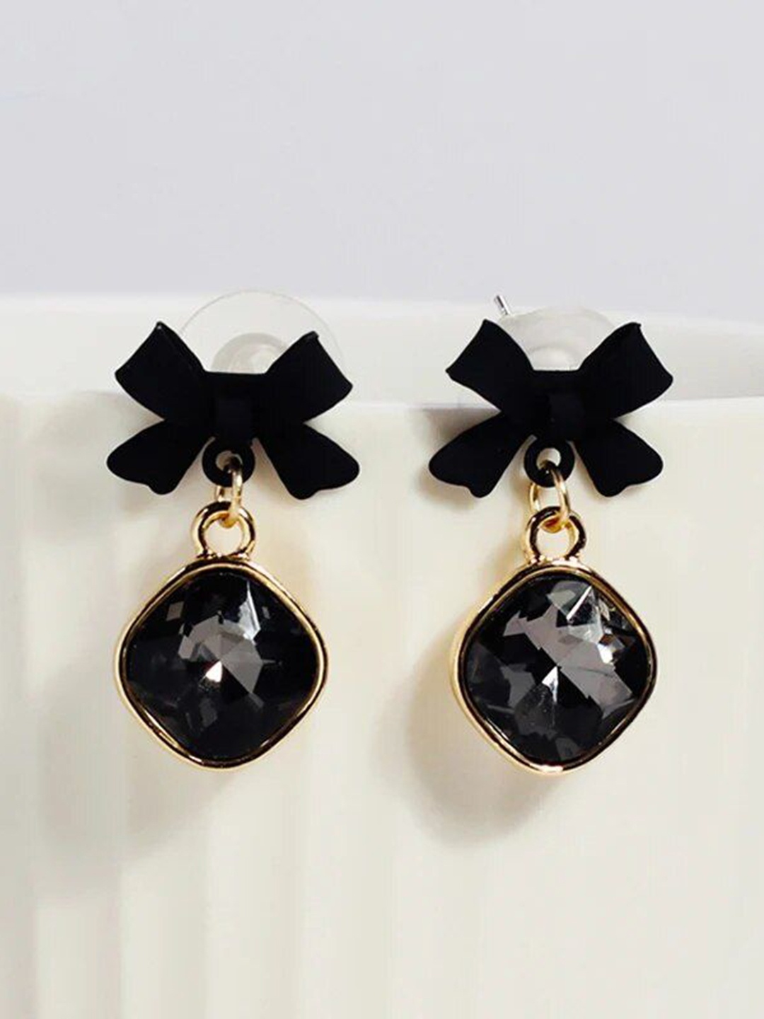 

kazare Contemporary Studs Earrings, Black