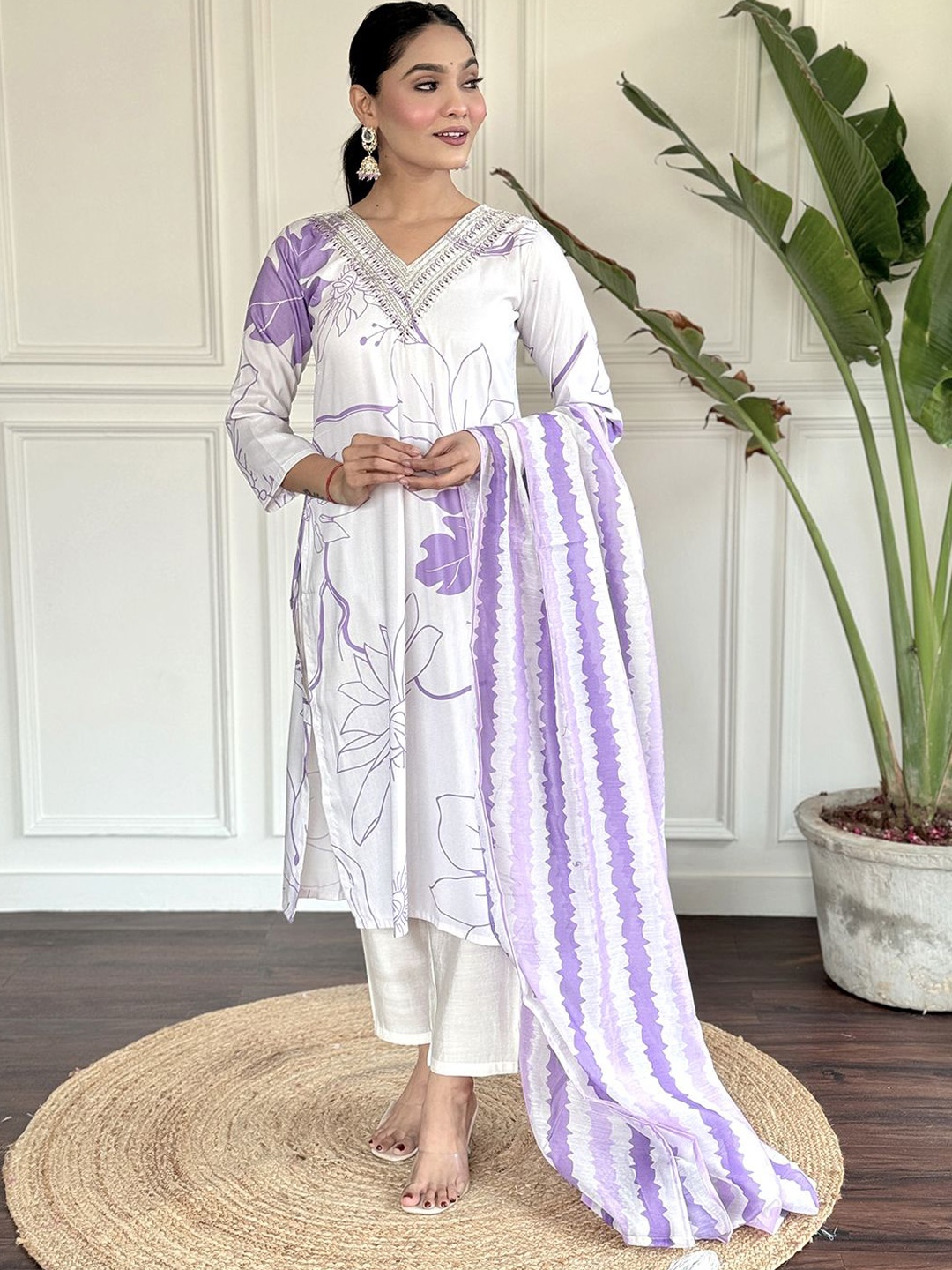 

Bhavyam Women Floral Printed Regular Kurta with Trousers & With Dupatta, White