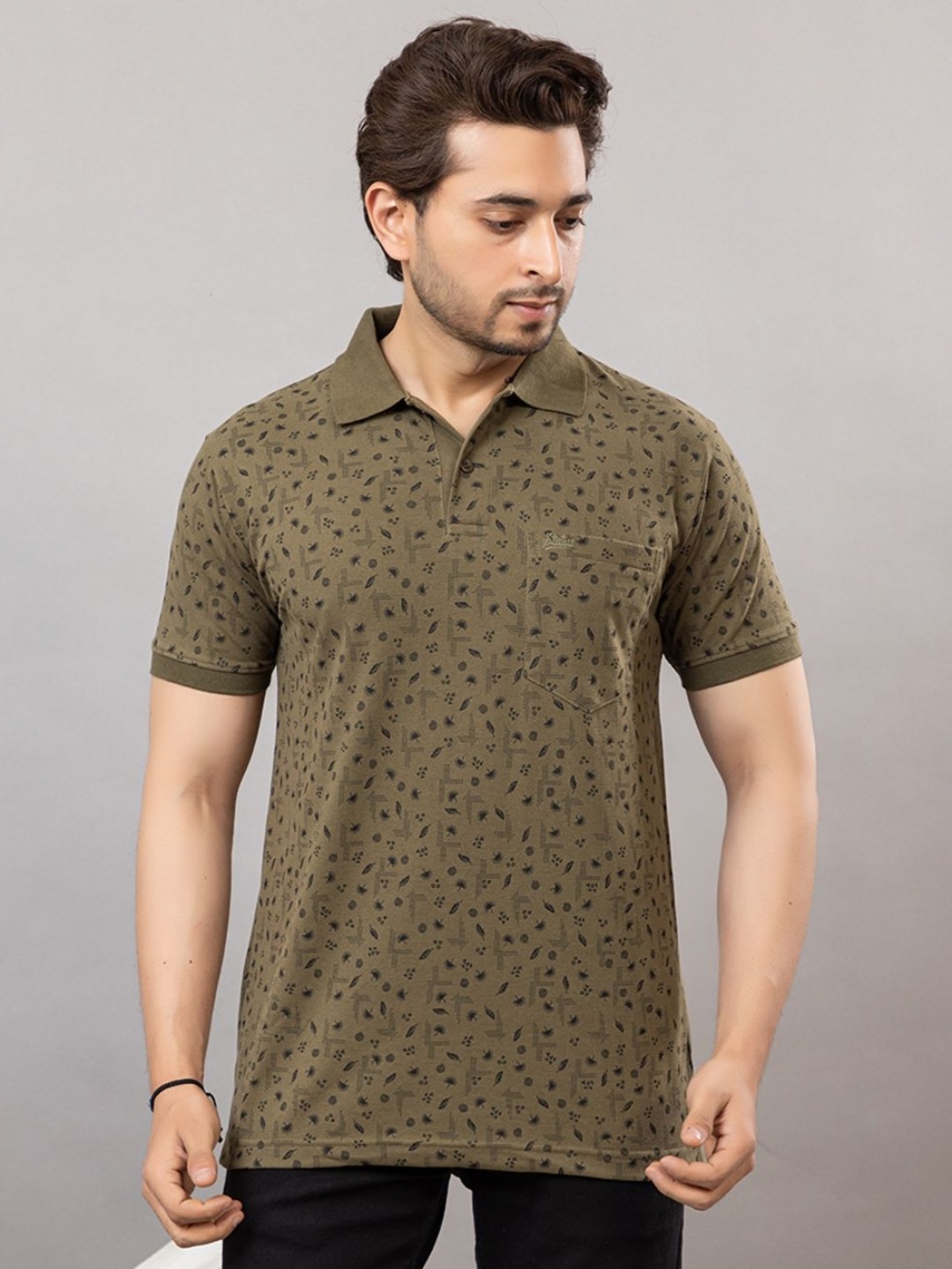 

ARMENOR Men Floral Printed Polo Collar Pockets T-shirt, Olive