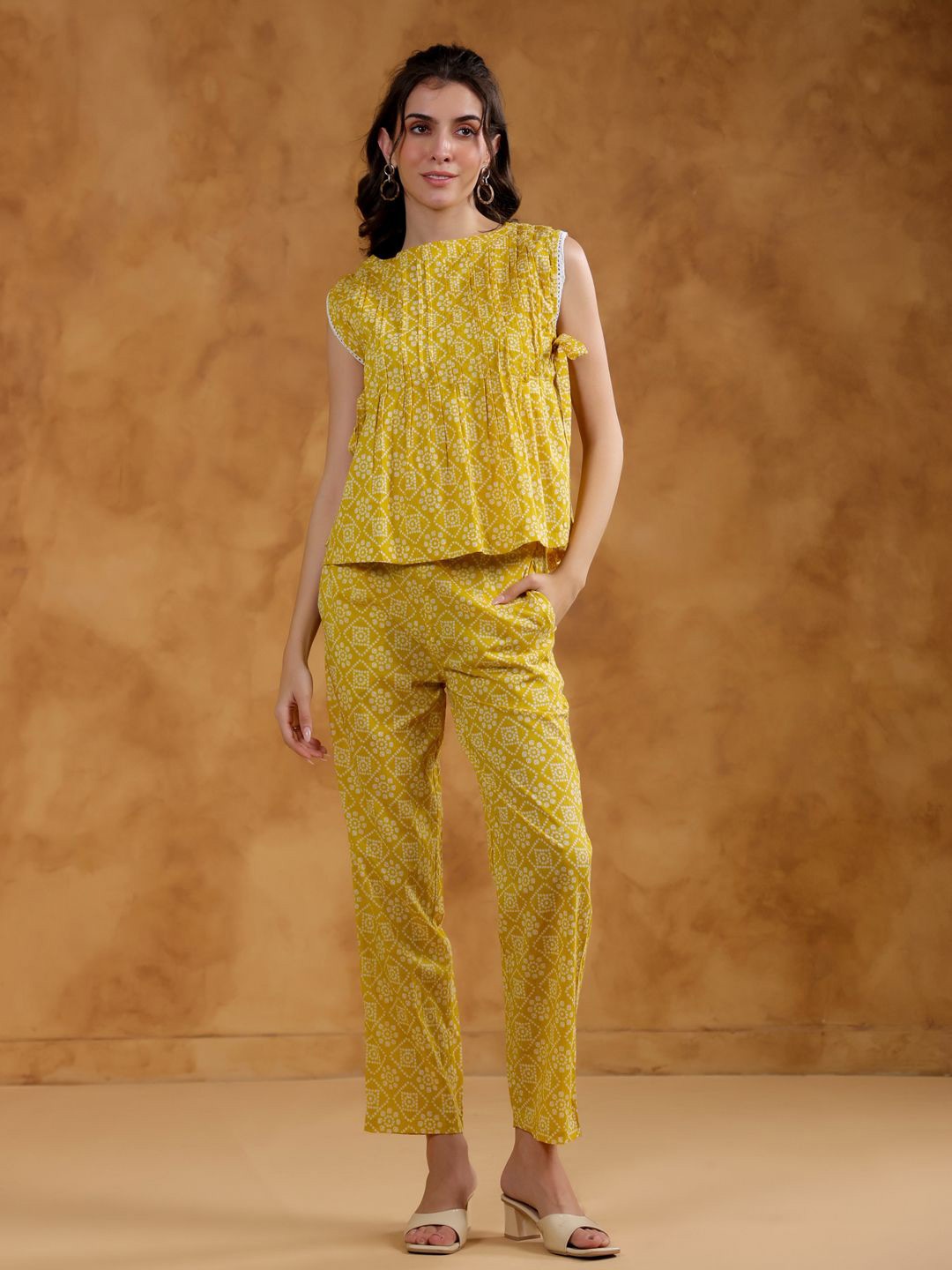 

SANSKRUTIHOMES Yellow Color Round Neck Printed Co-ords Set