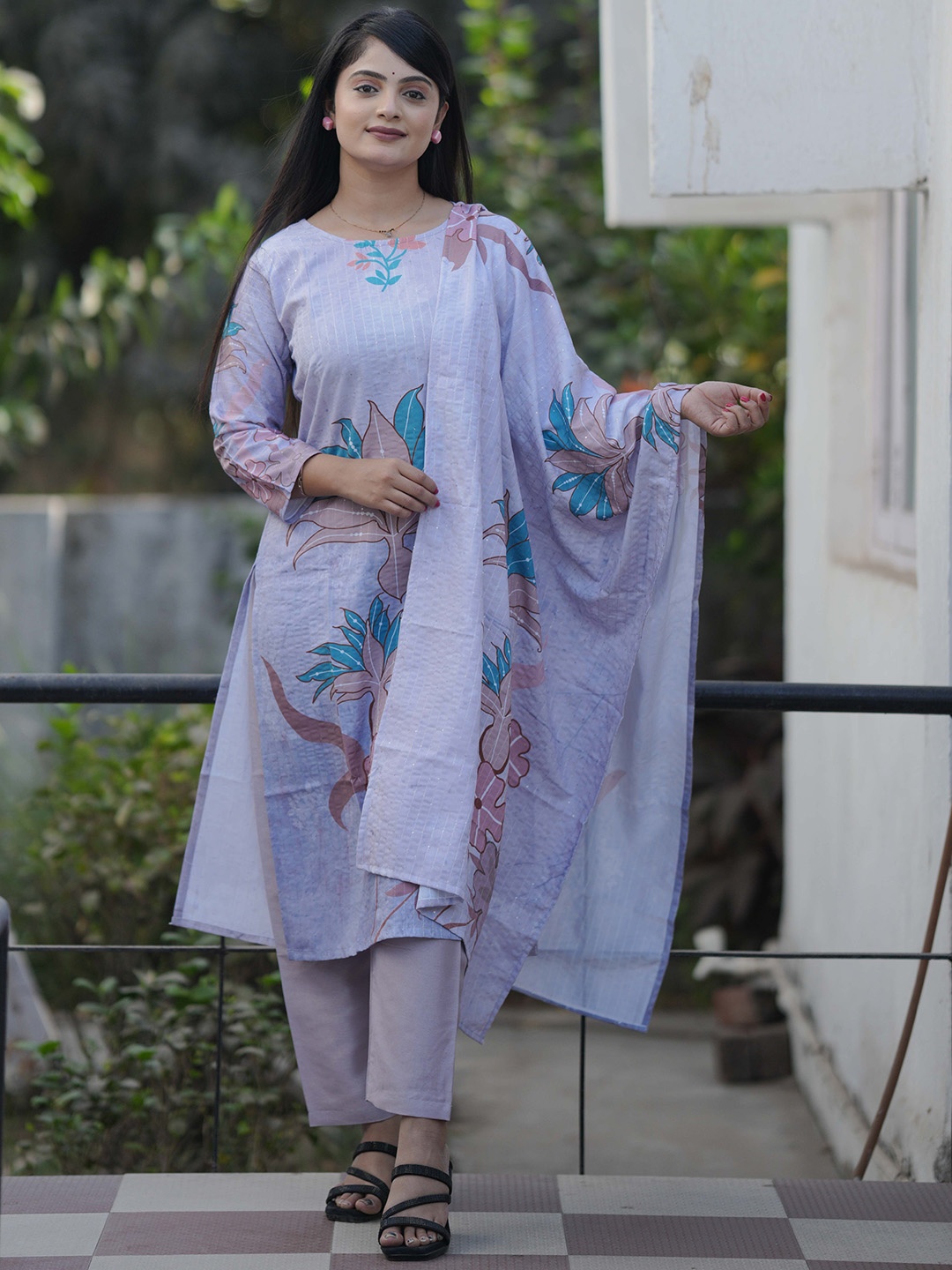

Choice 4 Women Women Floral Printed Regular Thread Work Kurta with Trousers & With Dupatta, Purple