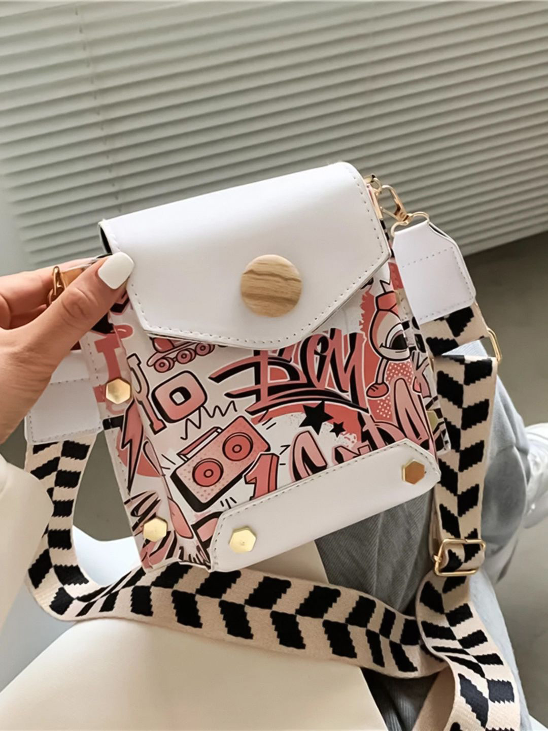 

HAUTE SAUCE by Campus Sutra Printed PU Oversized Shopper Sling Bag with Tasselled, White