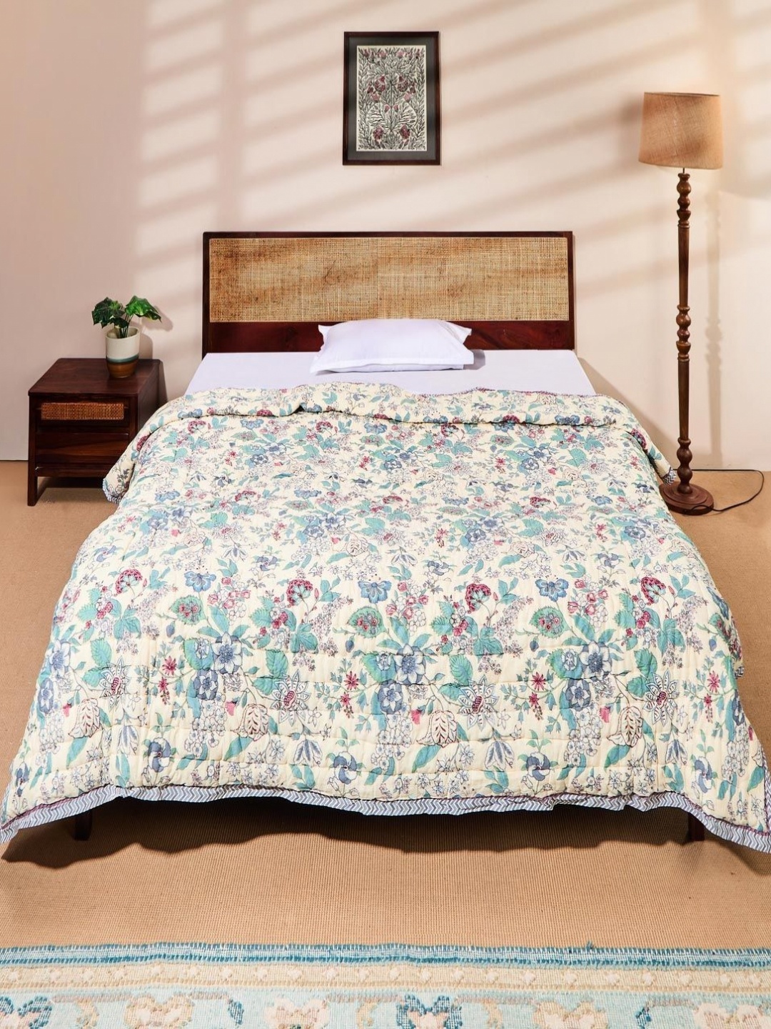 

Fabindia White & Blue Floral AC Room Single Bed Quilt
