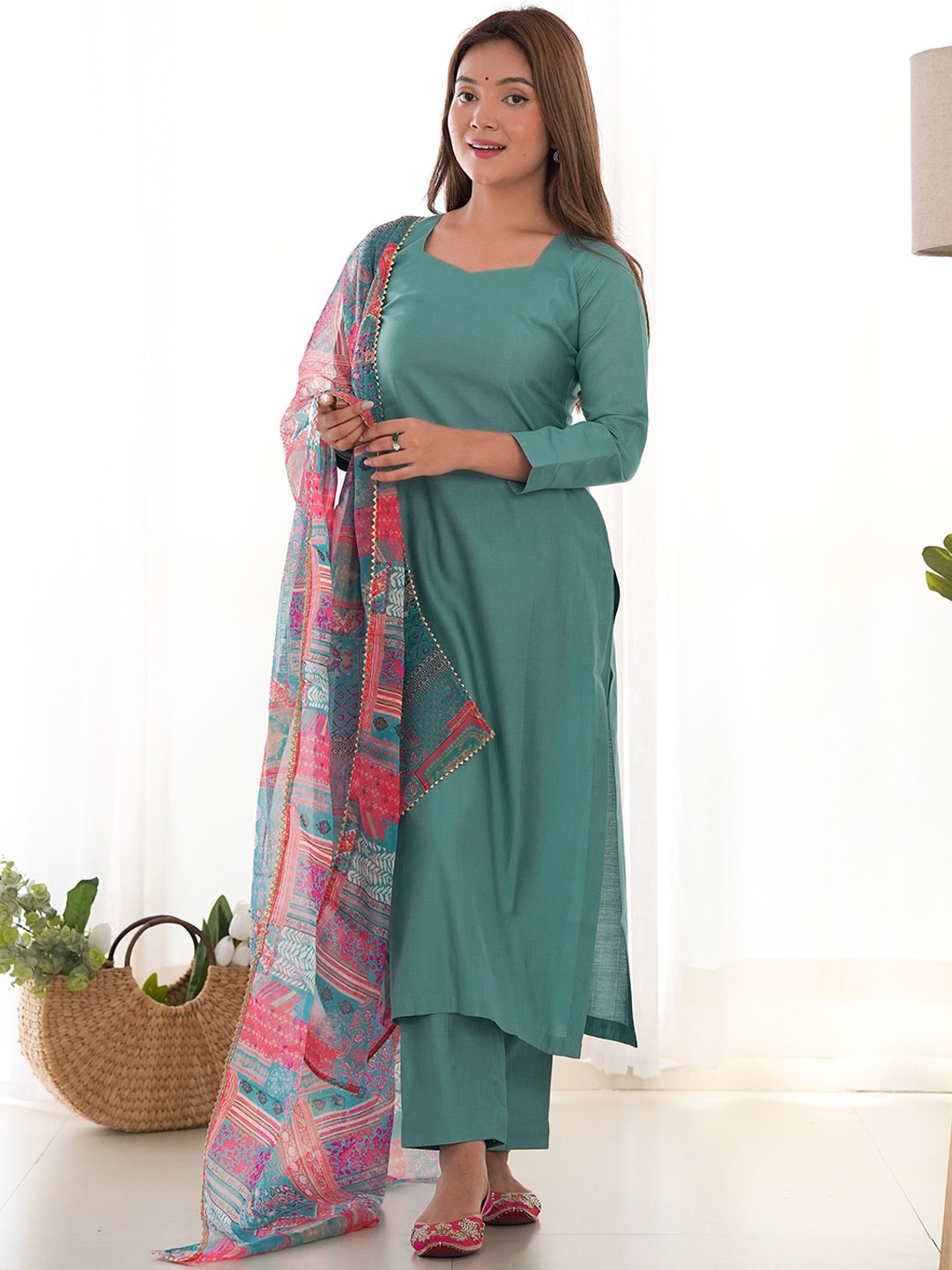 

CULTISE QUEEN Women Regular Pure Silk Kurta with Pyjamas & With Dupatta, Sea green