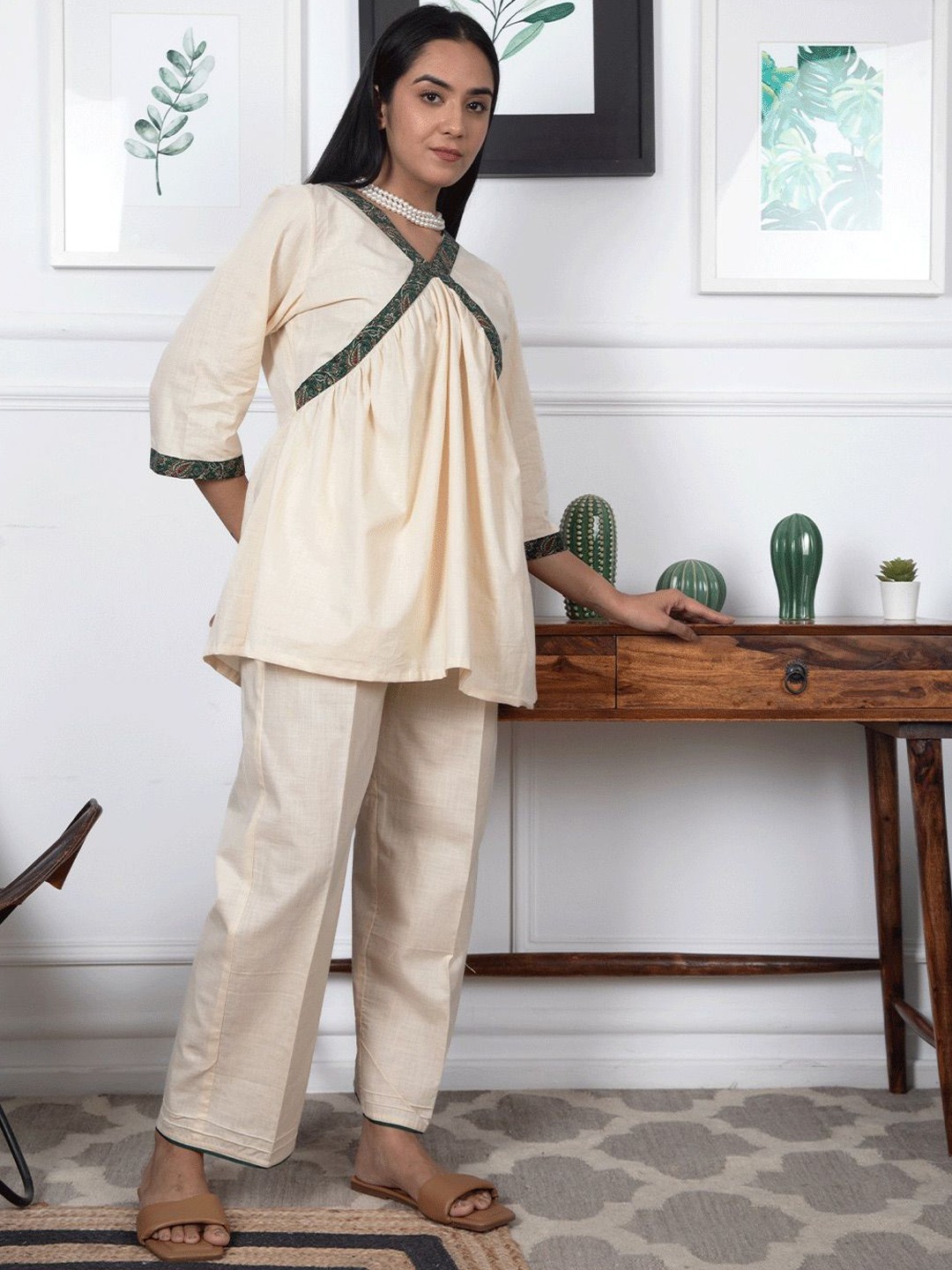 

zuri Women Regular Pure Cotton Kurti with Trousers, Yellow