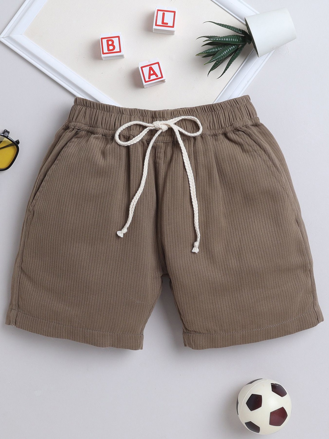 

BAATCHEET Unisex Kids Shorts, Brown