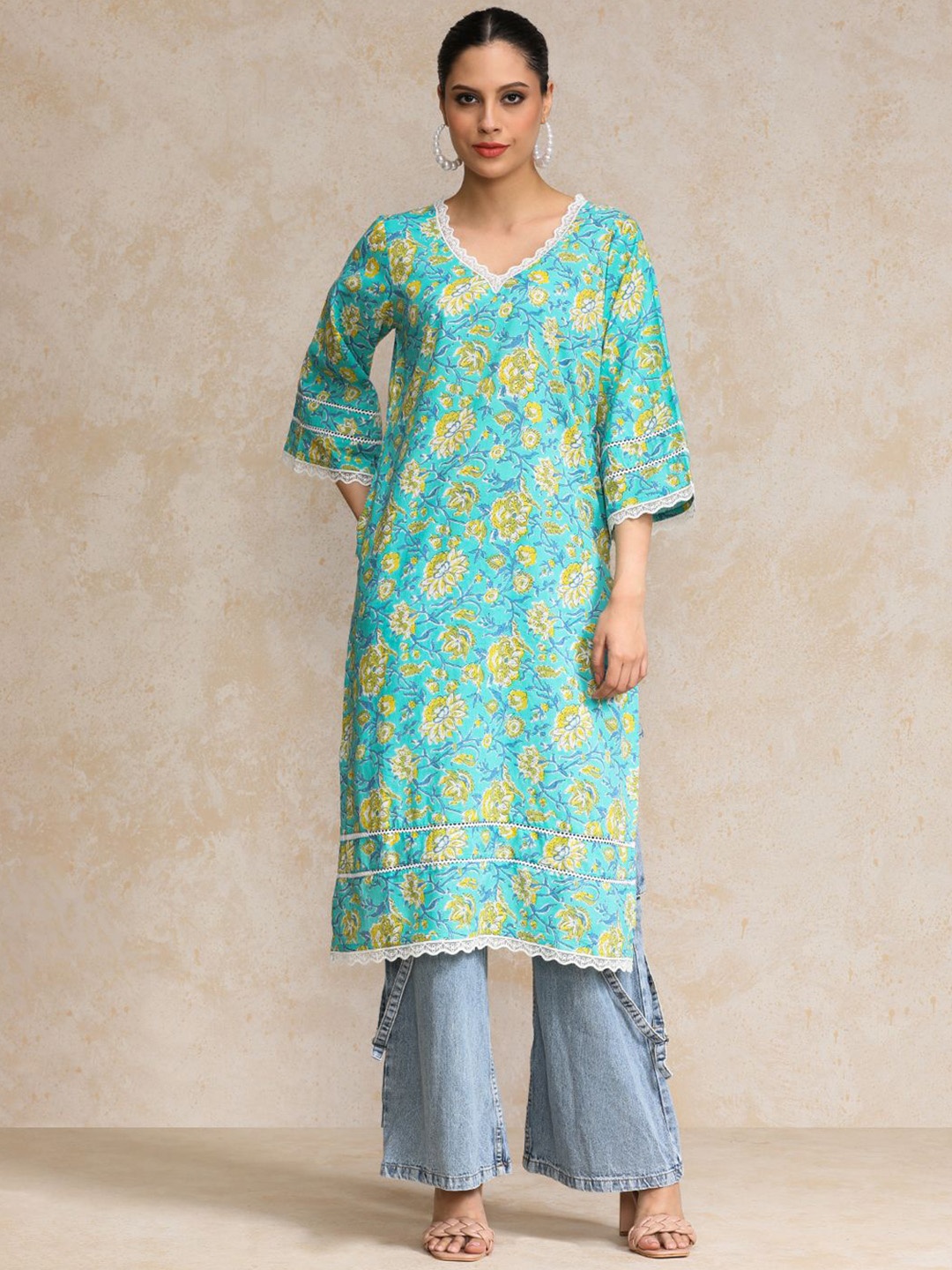 

Varanga Women Floral Printed Indie Florals Kurta, Turquoise blue