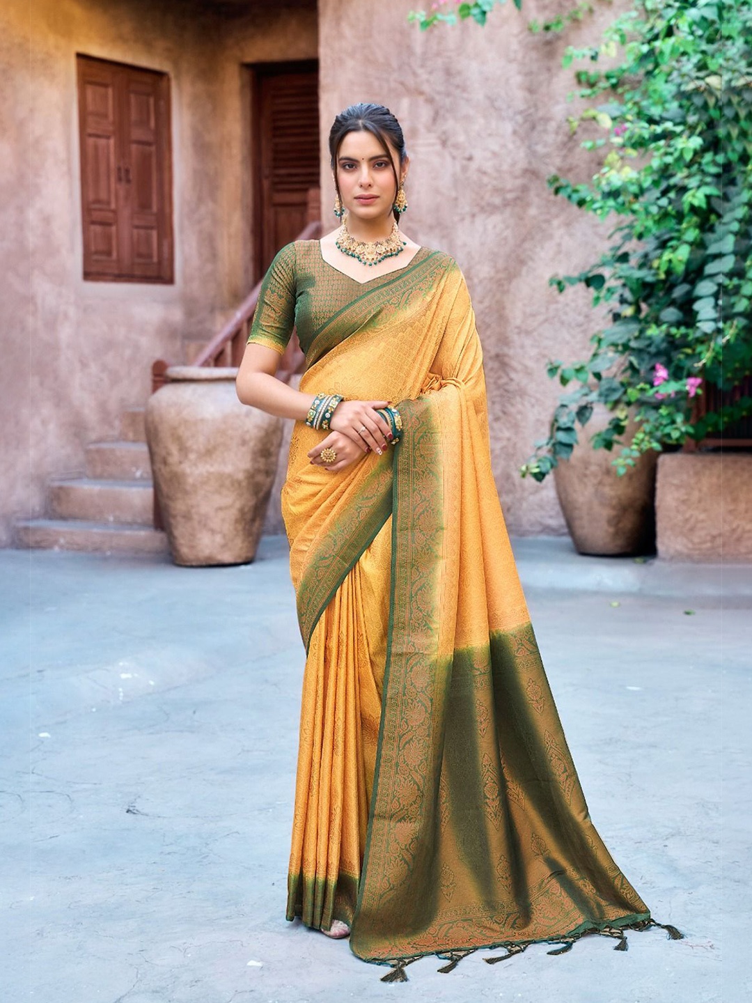 

BLEESBURY Woven Design Zari Pure Silk Banarasi Saree, Gold