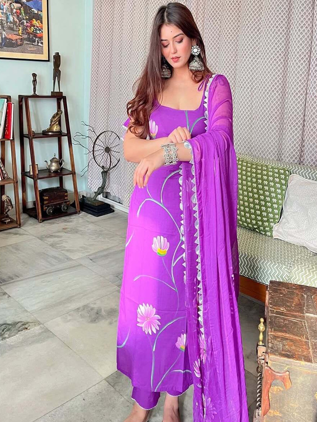 

ASCIIBLUES Women Floral Printed Regular Gotta Patti Kurta with Trousers & With Dupatta, Purple
