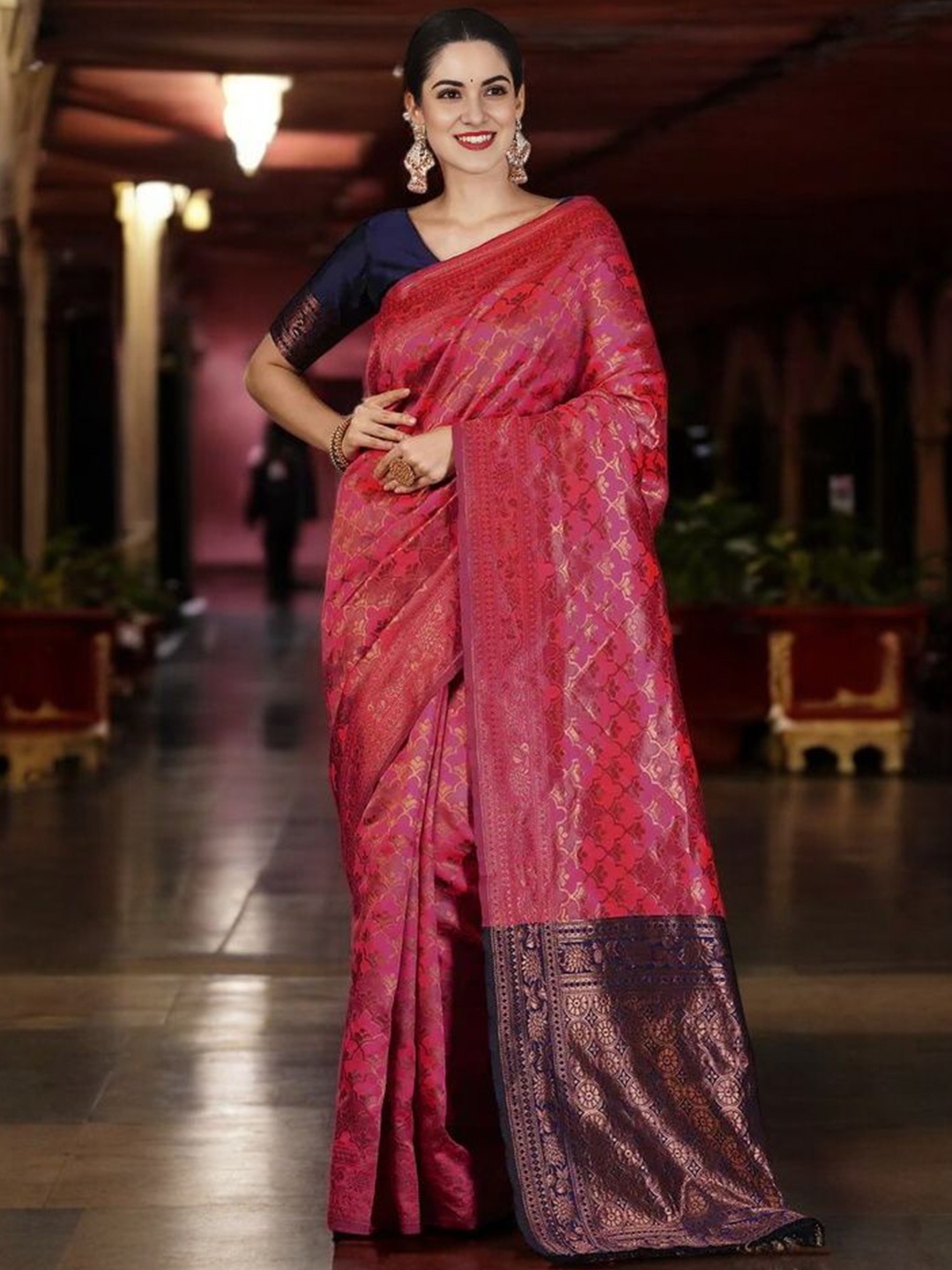 

DIVASTRI Woven Design Zari Silk Blend Banarasi Saree, Peach