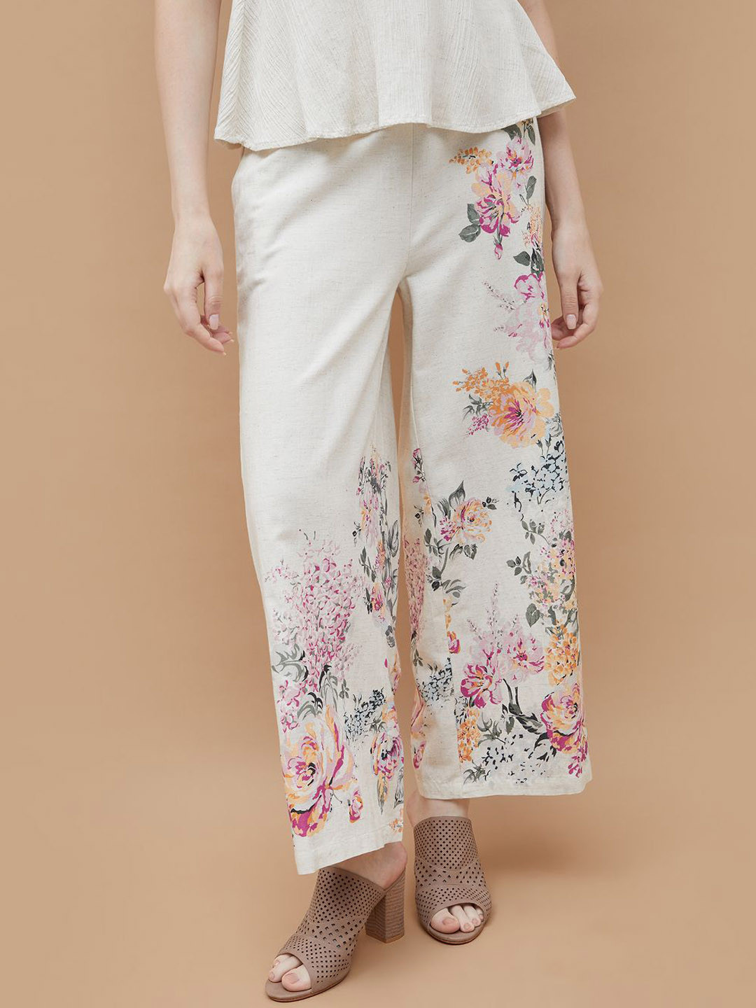 

CODE by Lifestyle Women Floral Printed Trousers, Beige