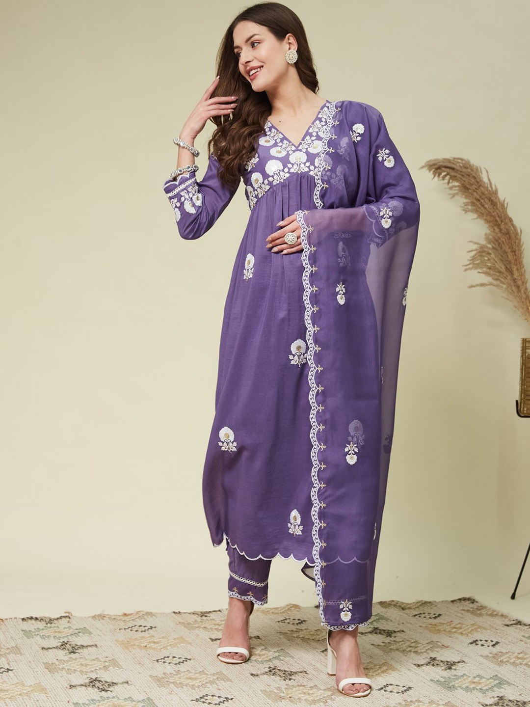 

MOKOSH Women Floral Embroidered Regular Thread Work Kurta with Trousers & With Dupatta, Purple