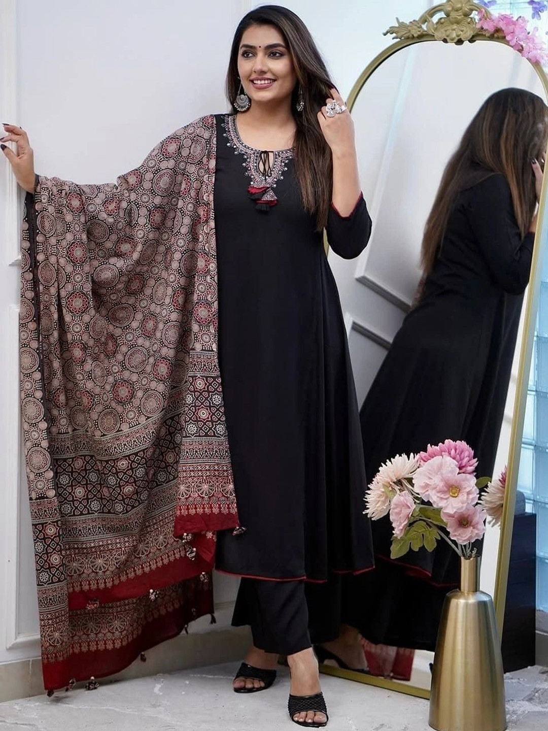 

KALINI Women Ethnic Motifs Yoke Design Regular Mirror Work Kurta with Palazzos & With Dupatta, Black