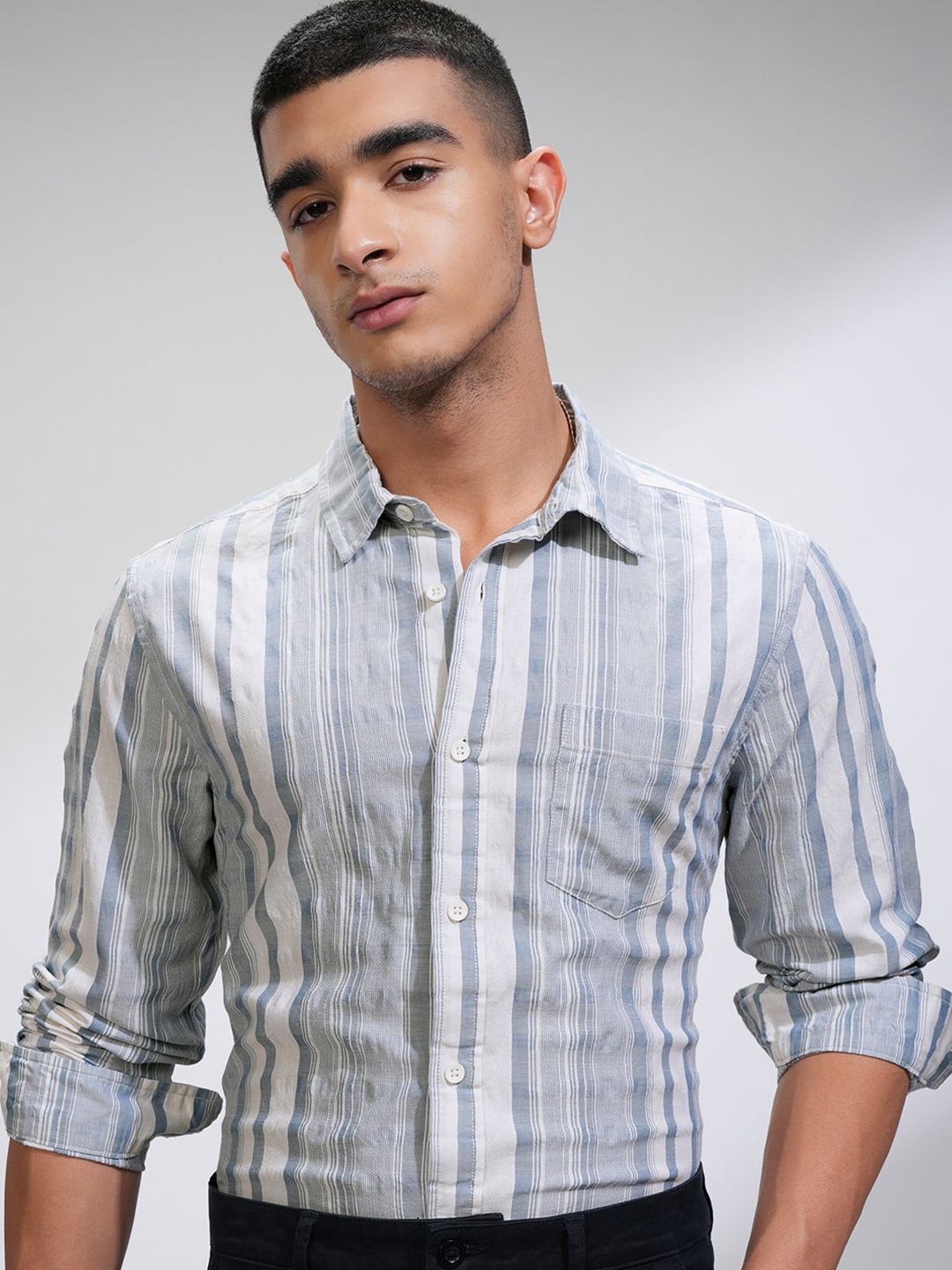 

HIGHLANDER Men Comfort Slim Fit Opaque Striped Casual Shirt, White