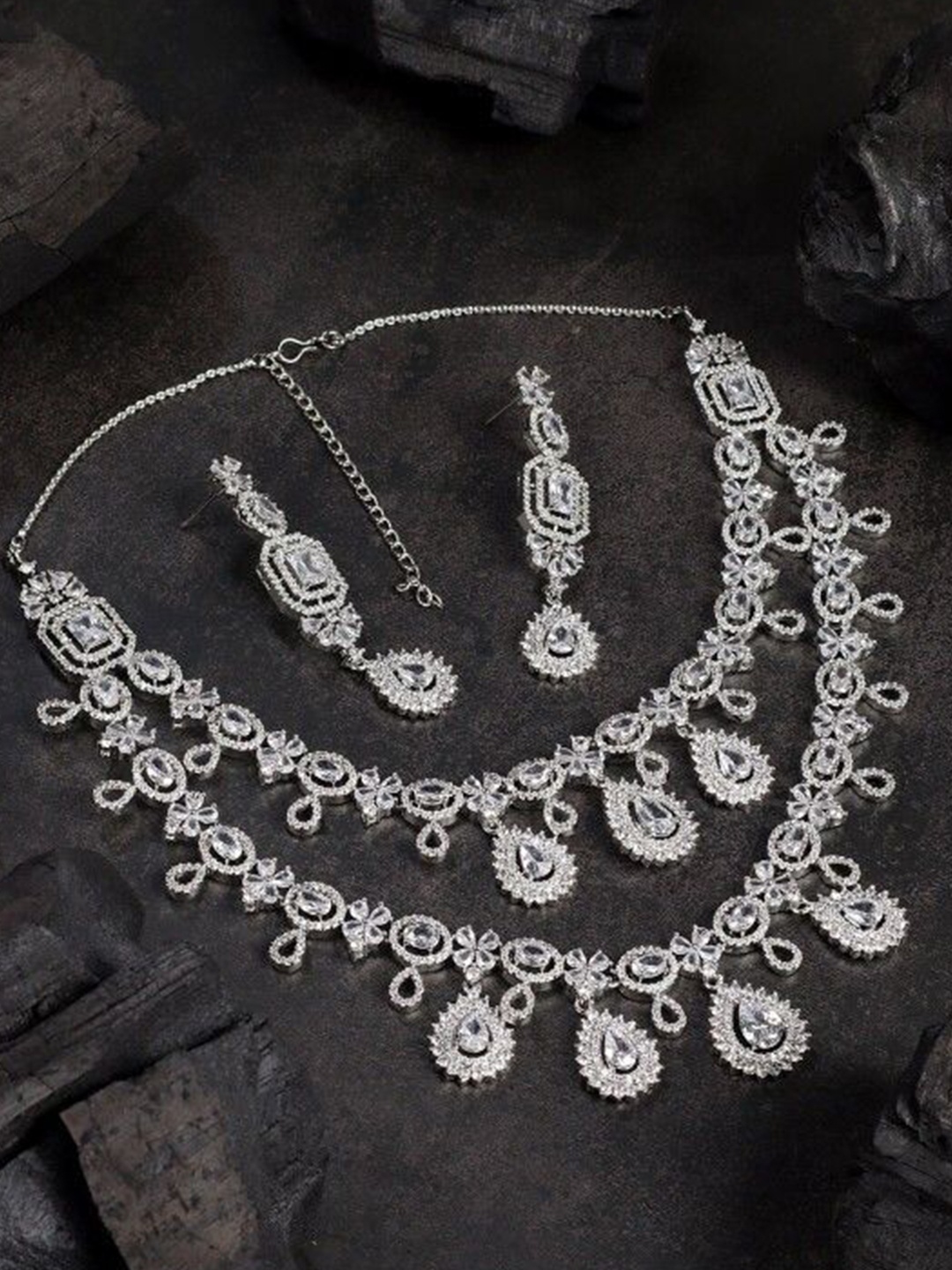 

AURAA TRENDS Kundan & Zircon Studded Jewellery Set, Silver
