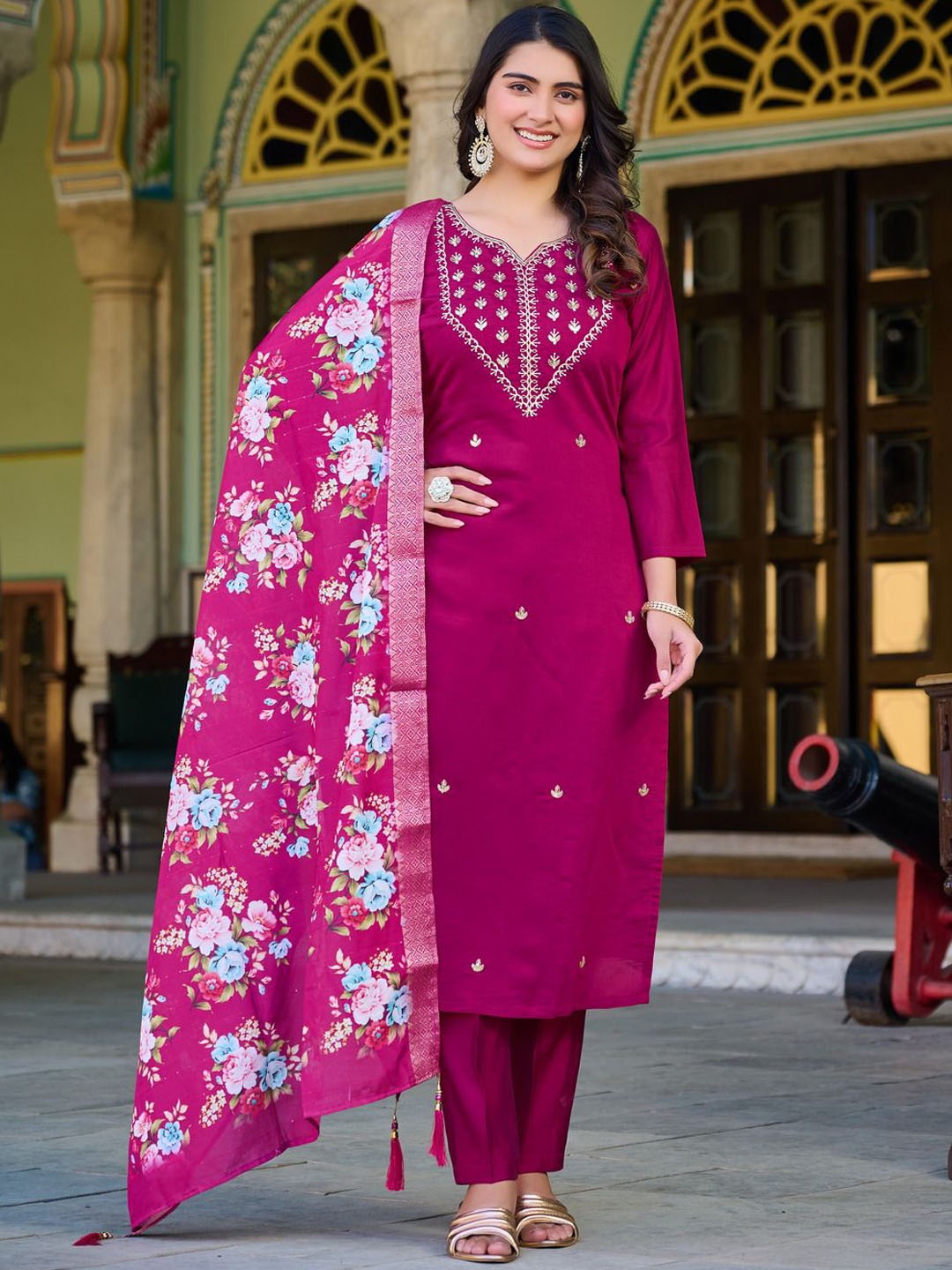 

Bhavyam Women Floral Embroidered Regular Thread Work Raw Silk Kurta with Trousers & With Dupatta, Magenta